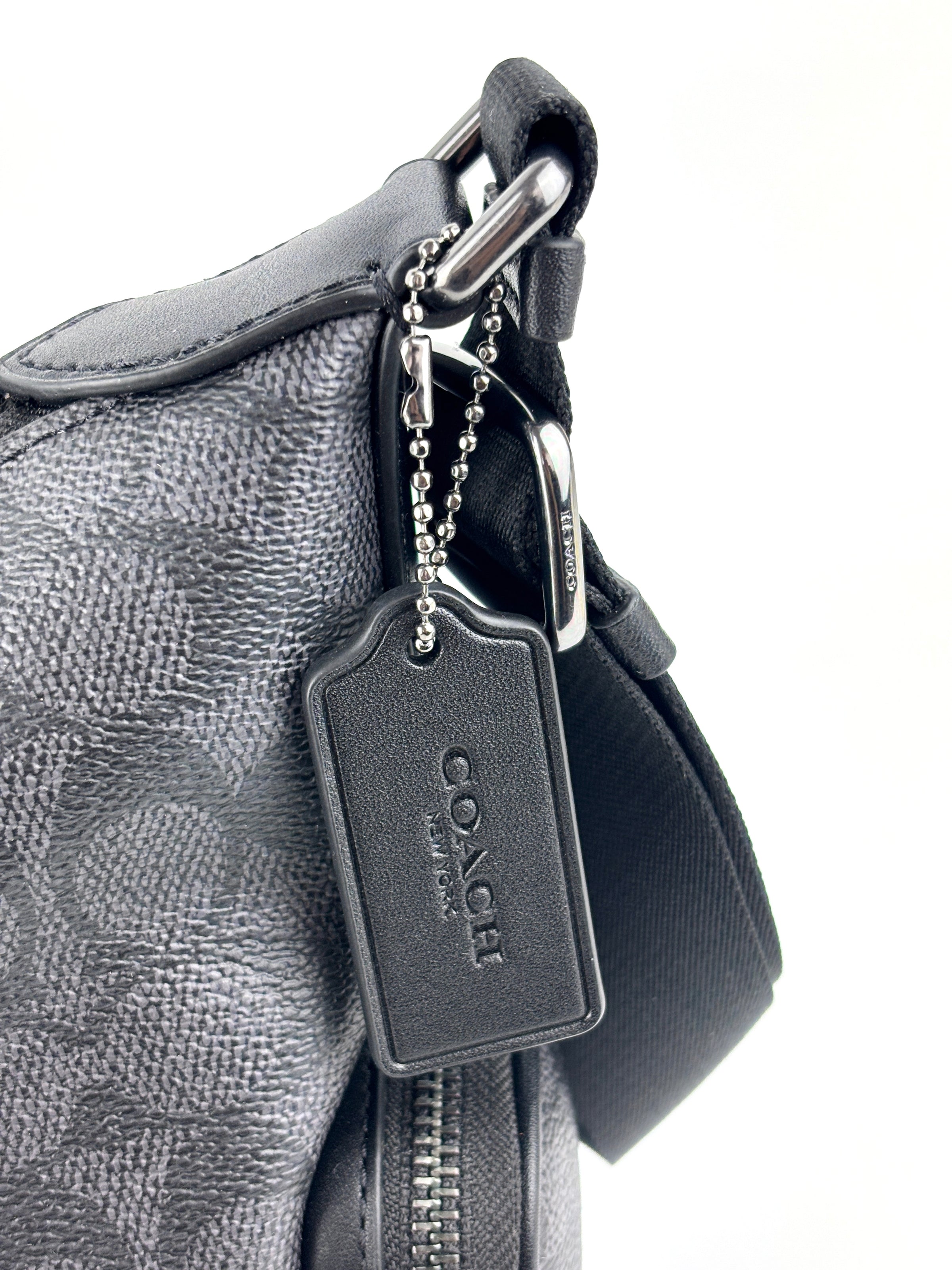 CCG18 Finn Crossbody Bag With Pockets In Signature Canvas Black