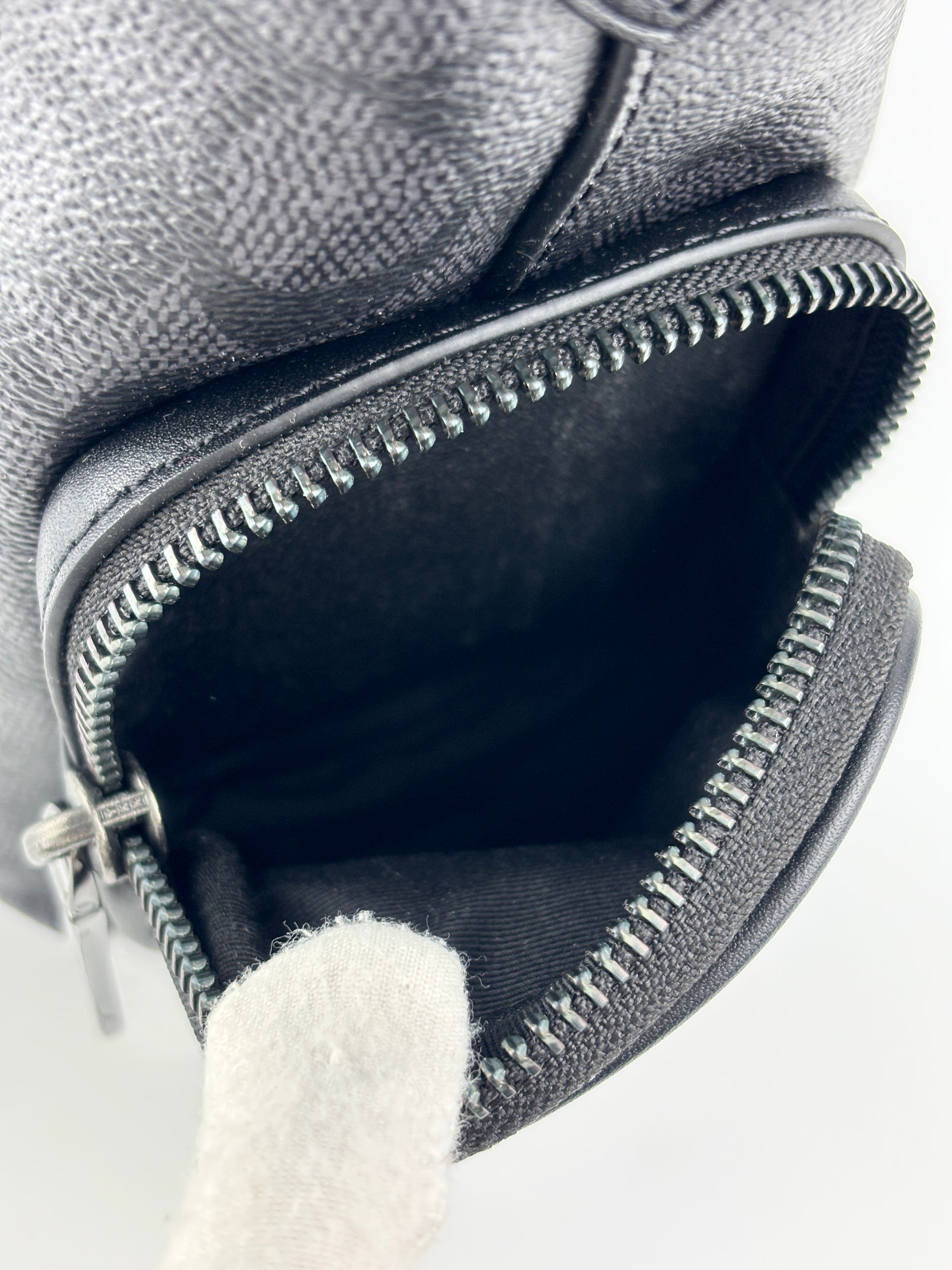 CCG18 Finn Crossbody Bag With Pockets In Signature Canvas Black