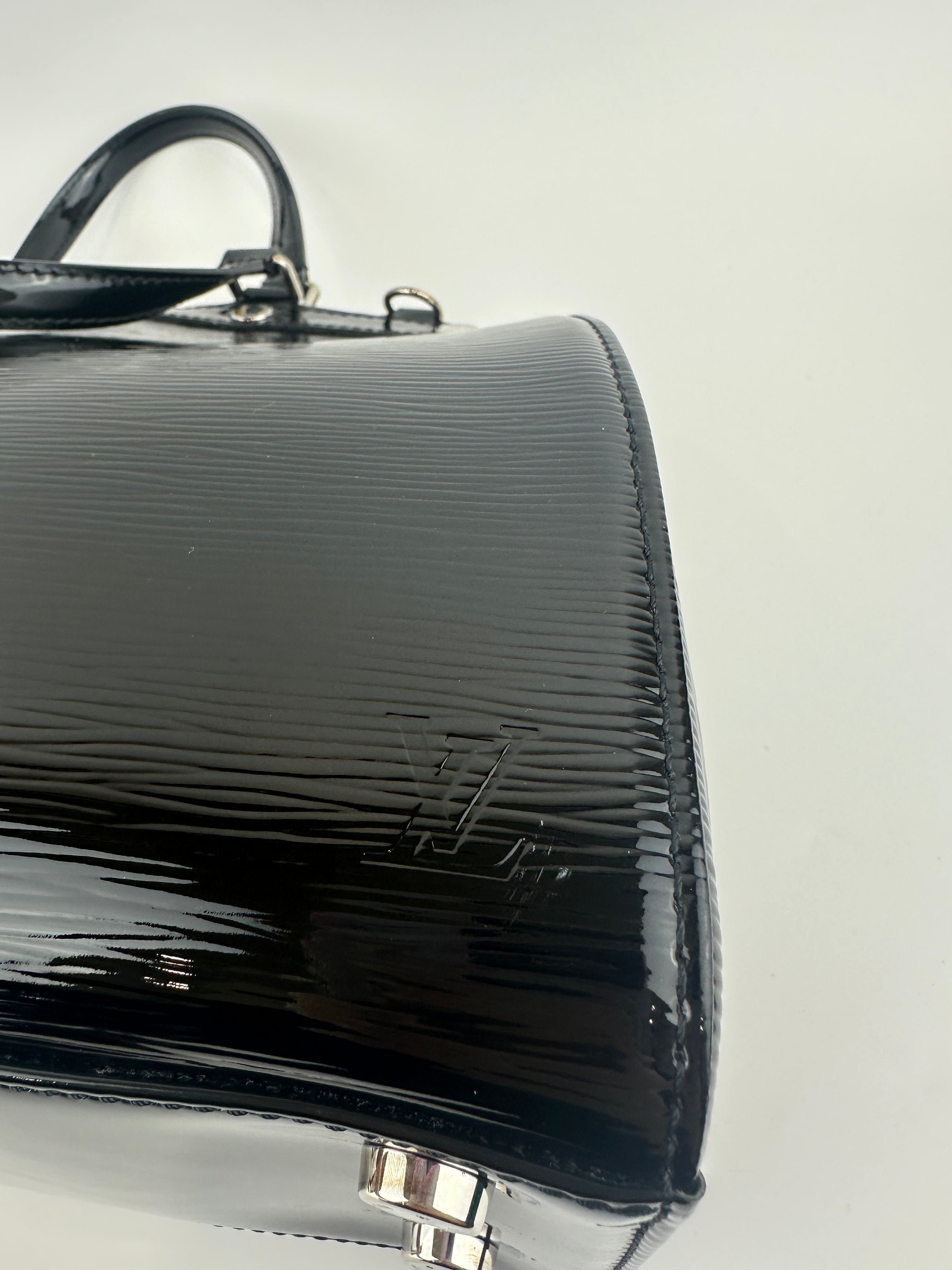 M40328 Brea MM Black Electric Epi Leather