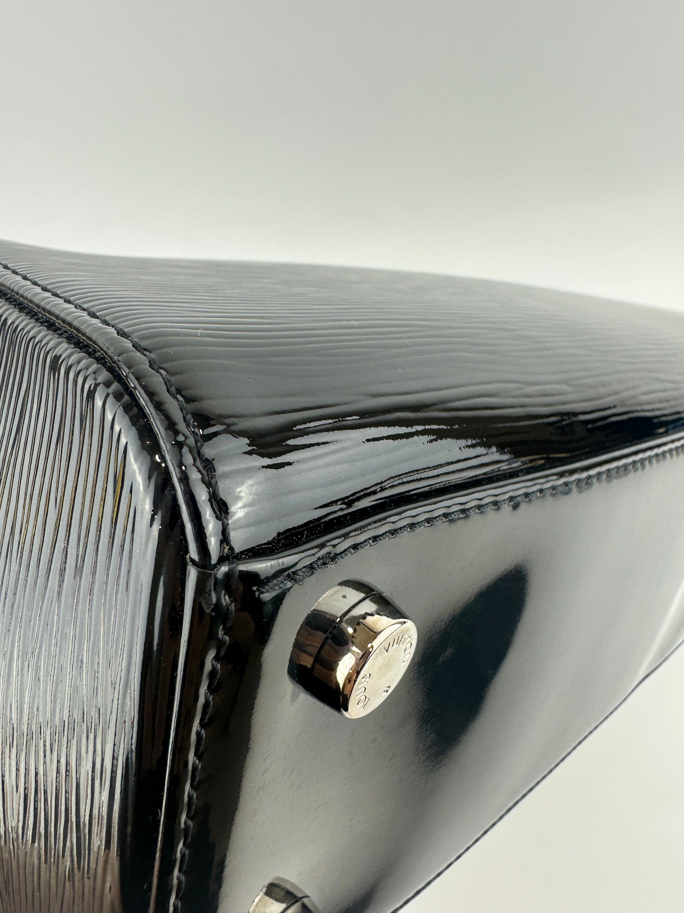 M40328 Brea MM Black Electric Epi Leather