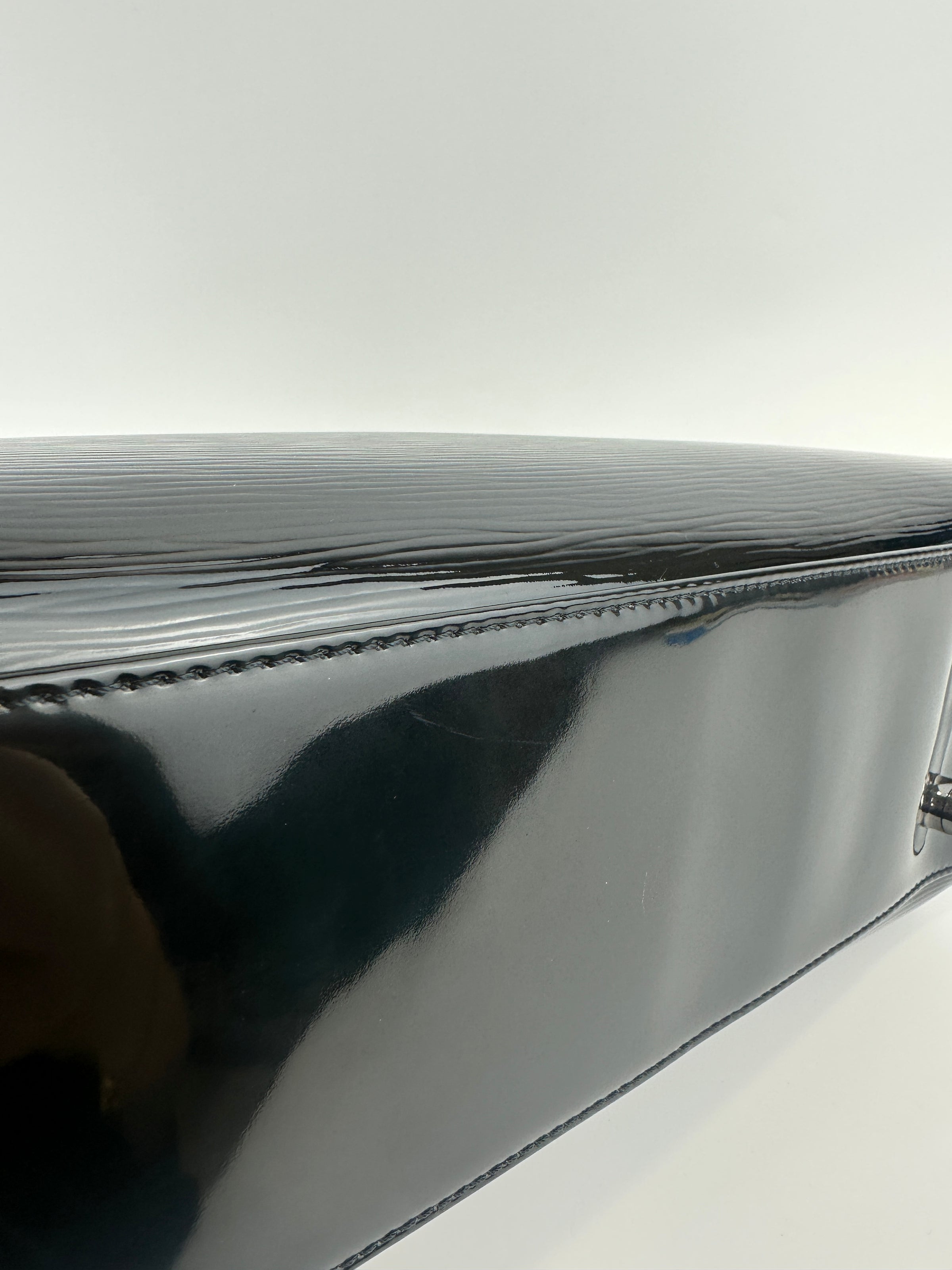 M40328 Brea MM Black Electric Epi Leather