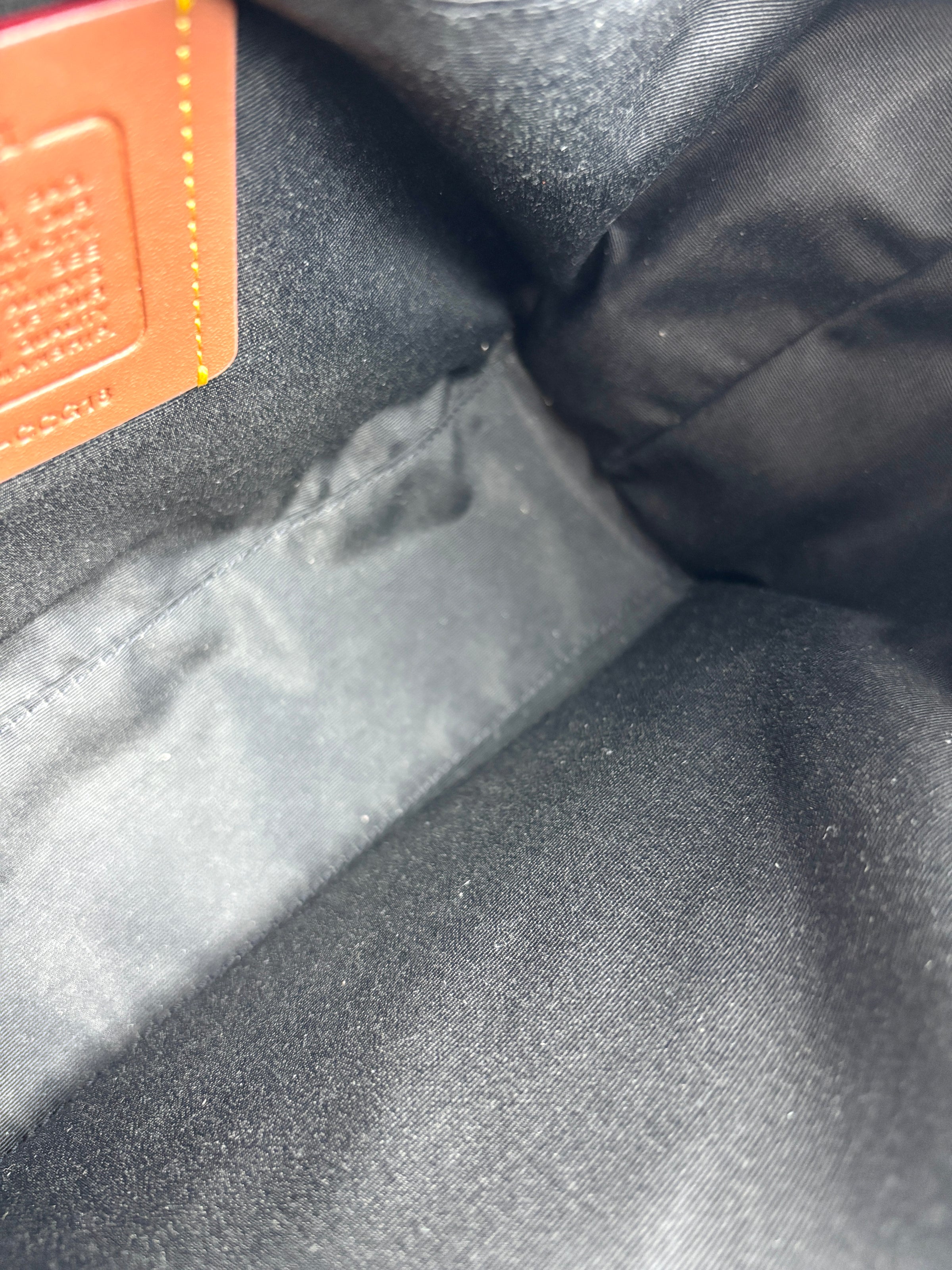 CCG18 Finn Crossbody Bag With Pockets In Signature Canvas Black