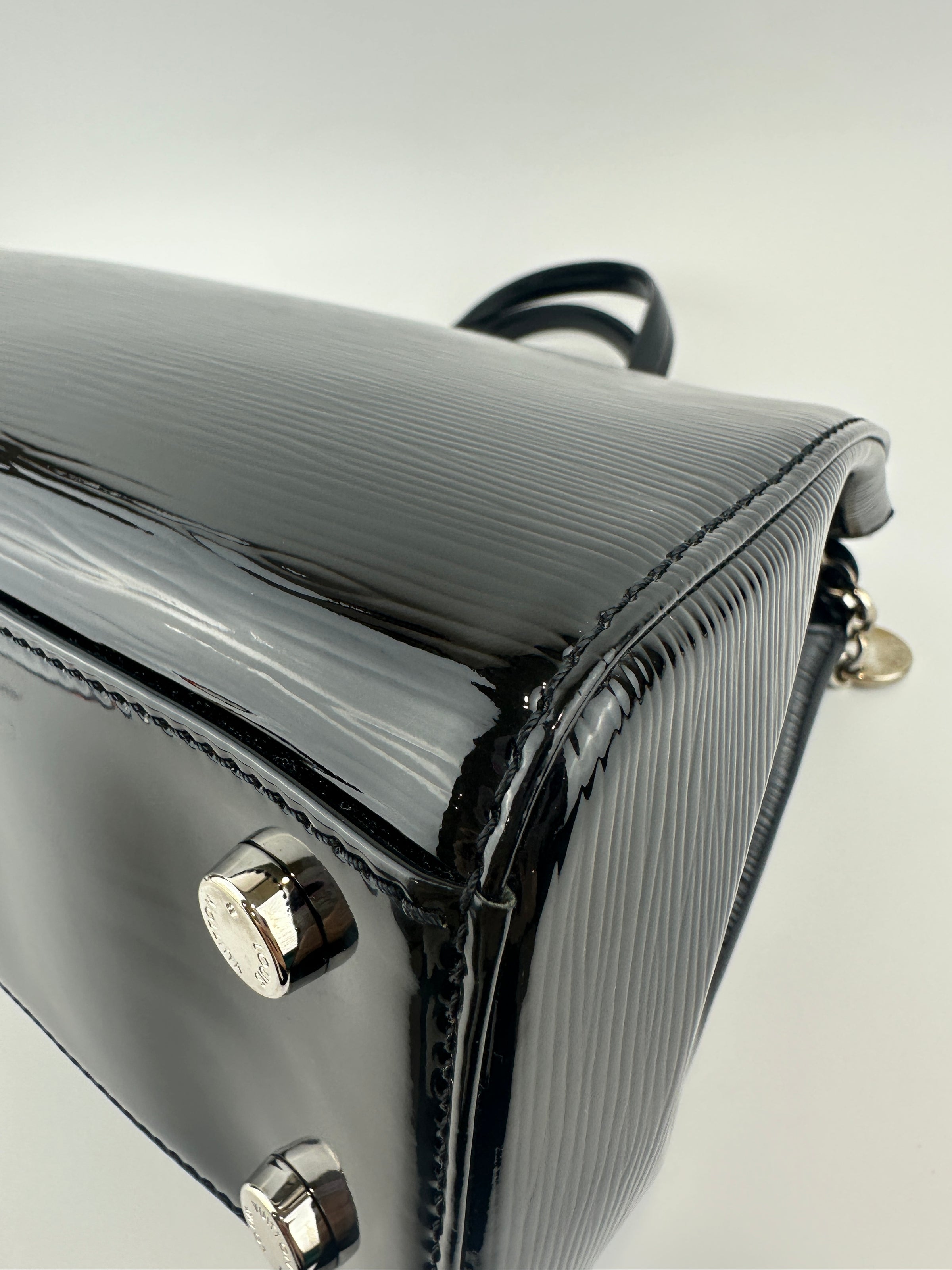 M40328 Brea MM Black Electric Epi Leather