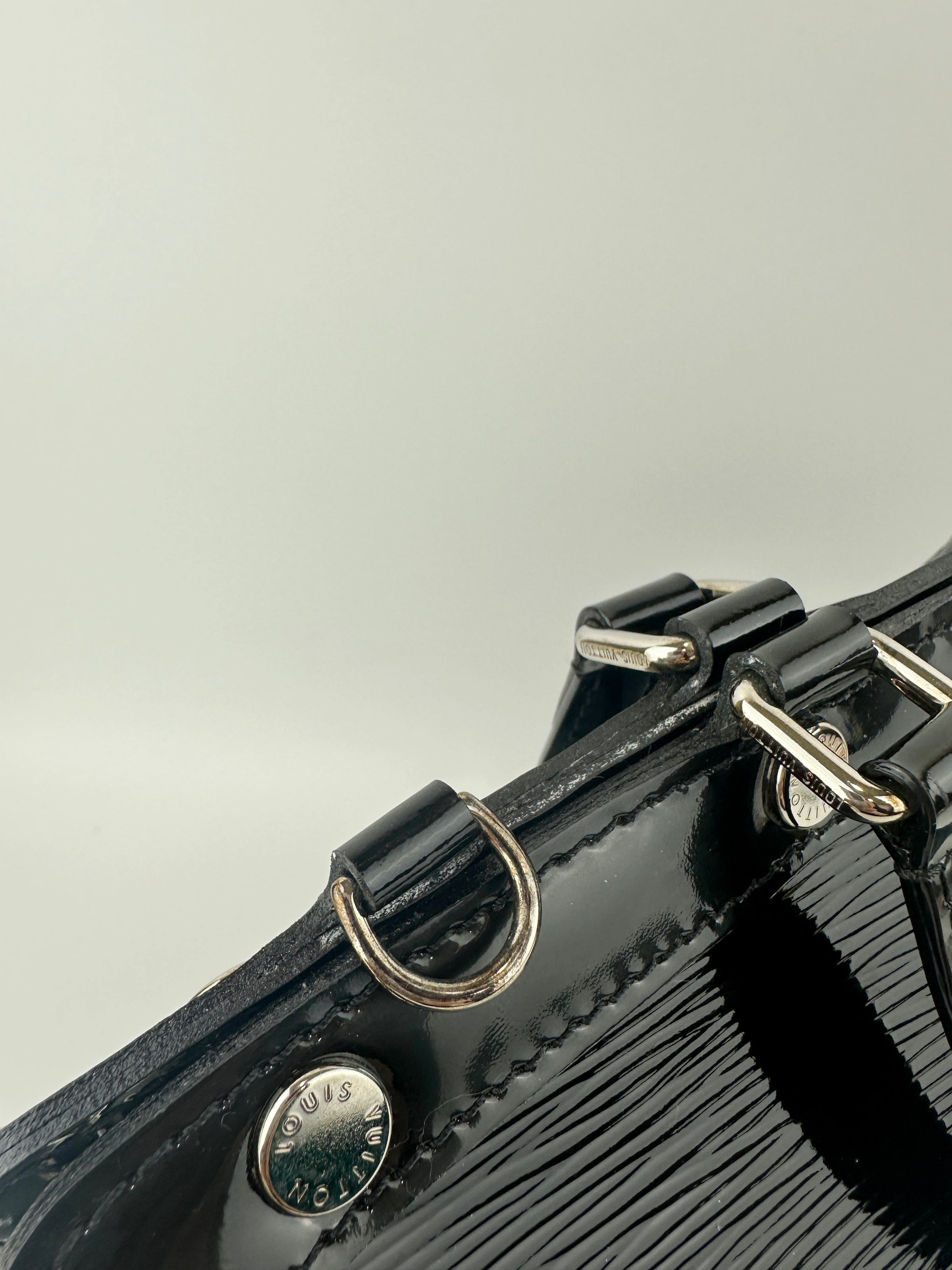 M40328 Brea MM Black Electric Epi Leather