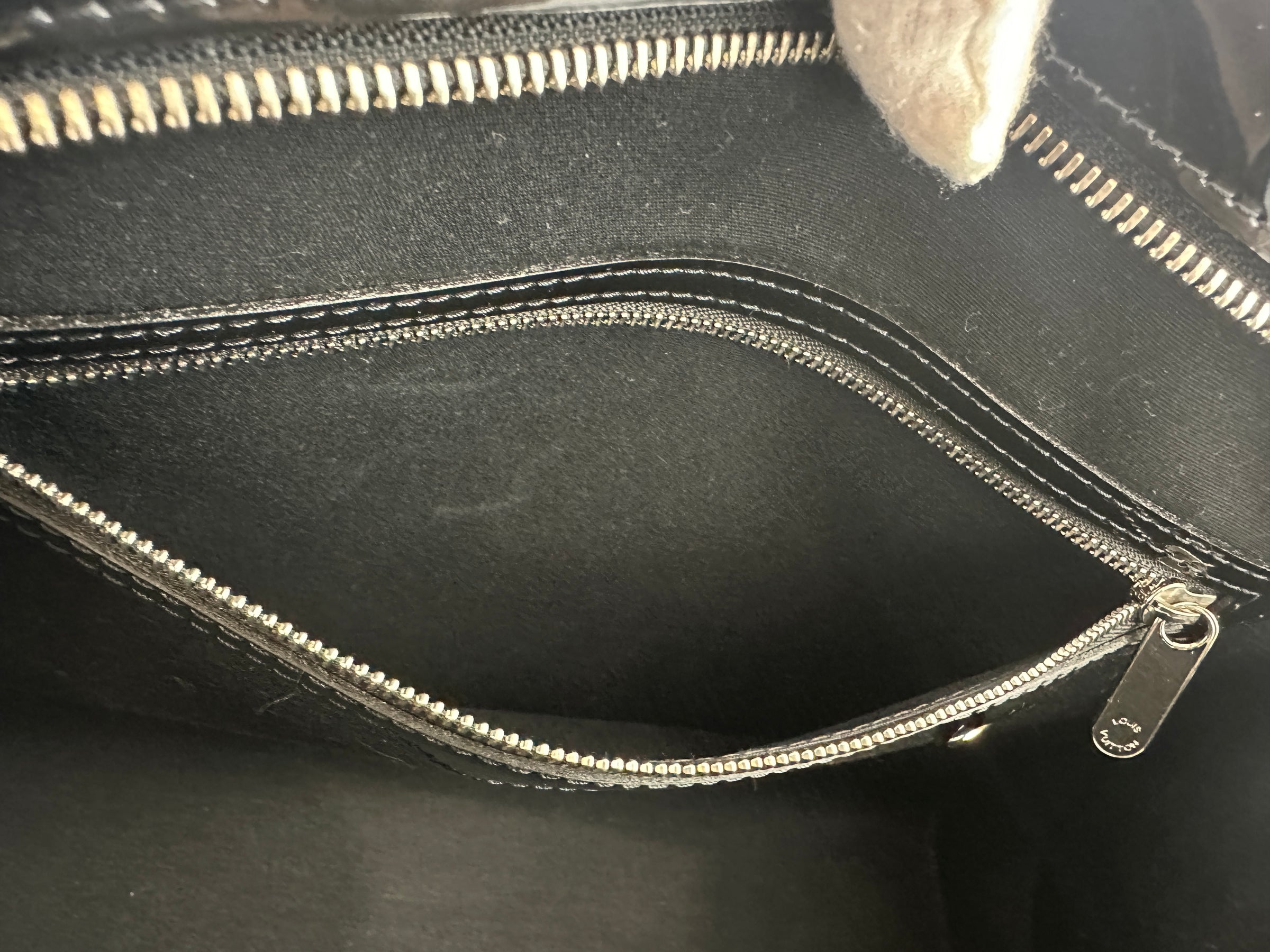 M40328 Brea MM Black Electric Epi Leather