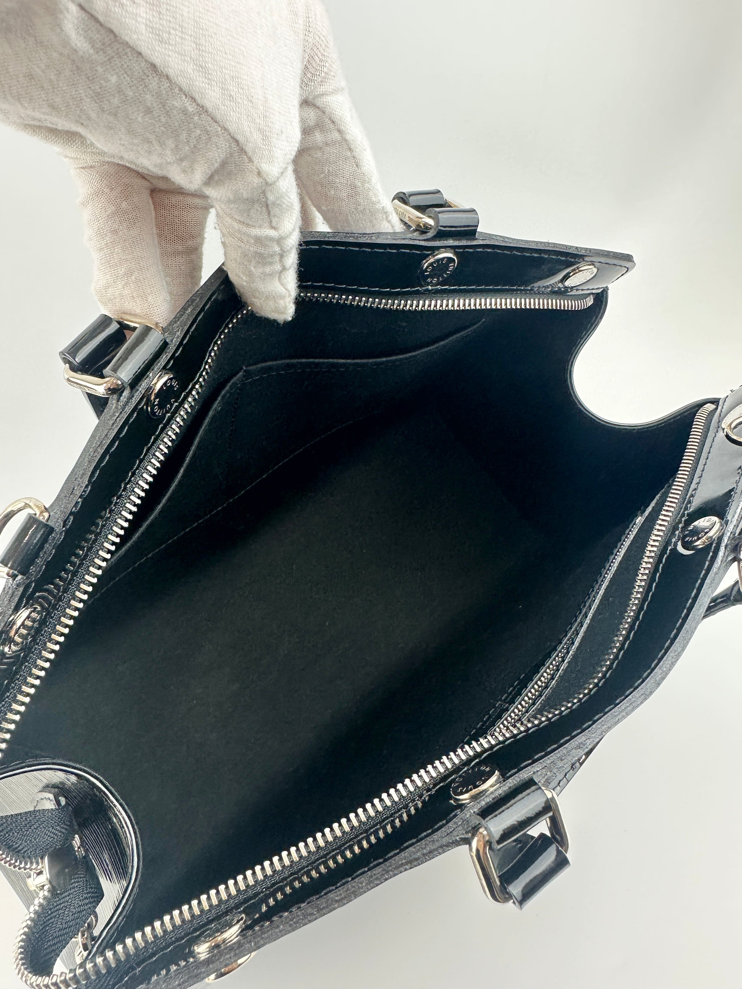 M40328 Brea MM Black Electric Epi Leather