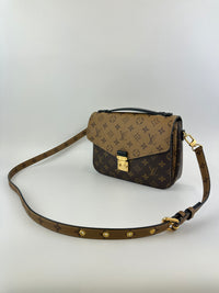 M44876 Pochette Metis Reverse Monogram (RFID)