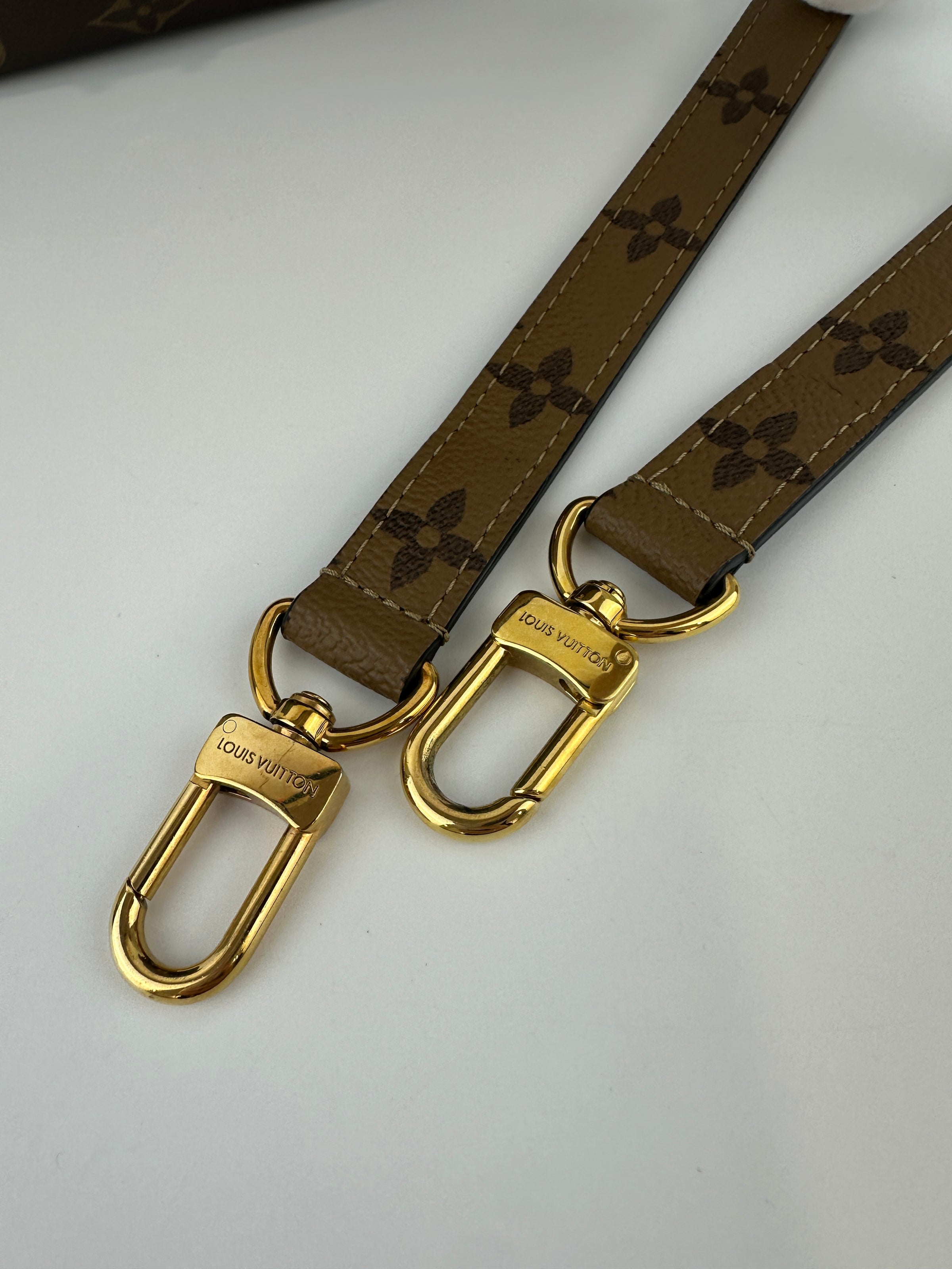 M44876 Pochette Metis Reverse Monogram (RFID)