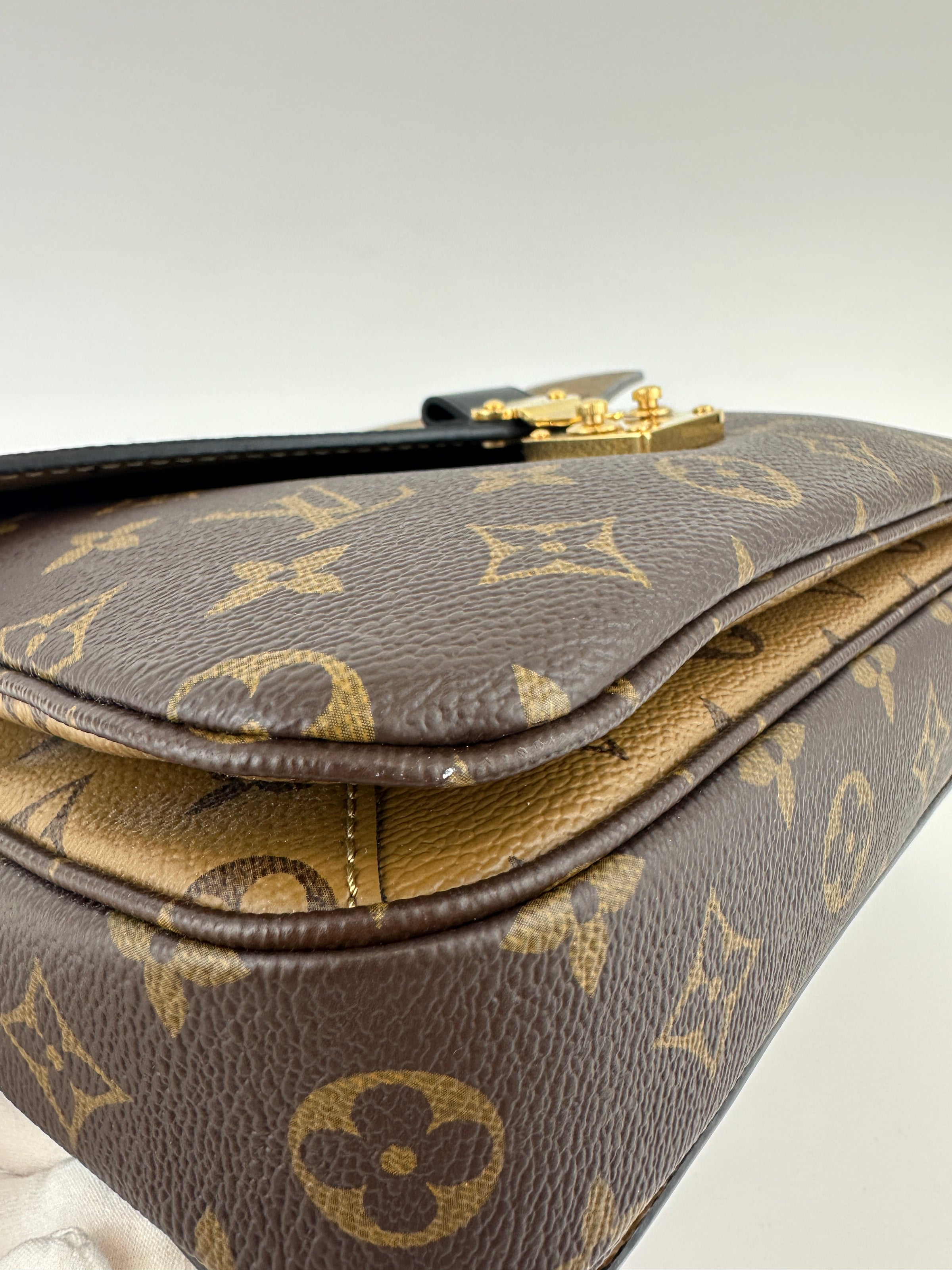 M44876 Pochette Metis Reverse Monogram (RFID)