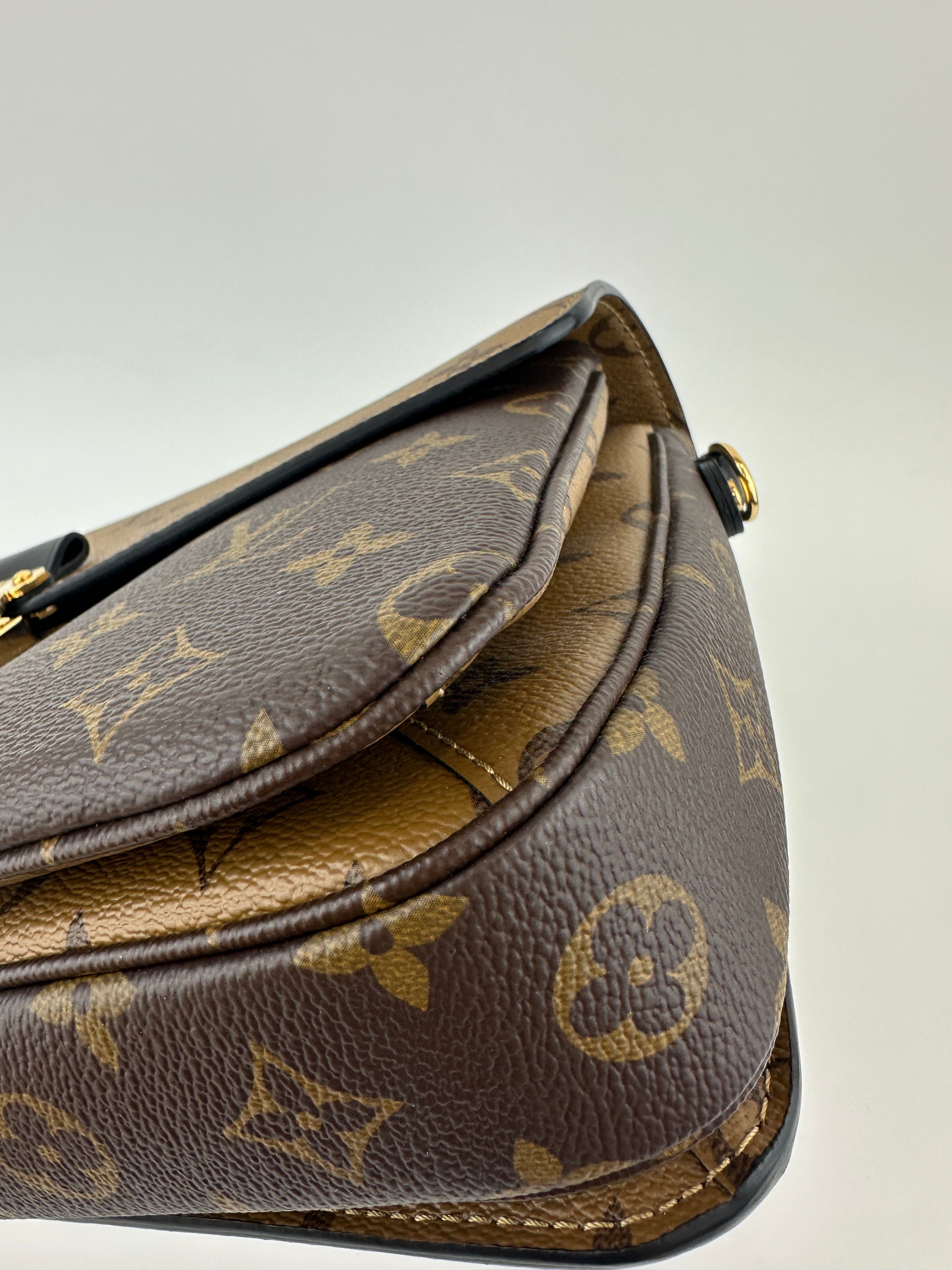 M44876 Pochette Metis Reverse Monogram (RFID)