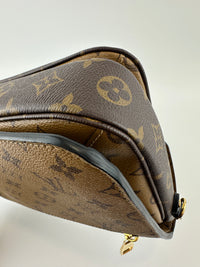 M44876 Pochette Metis Reverse Monogram (RFID)