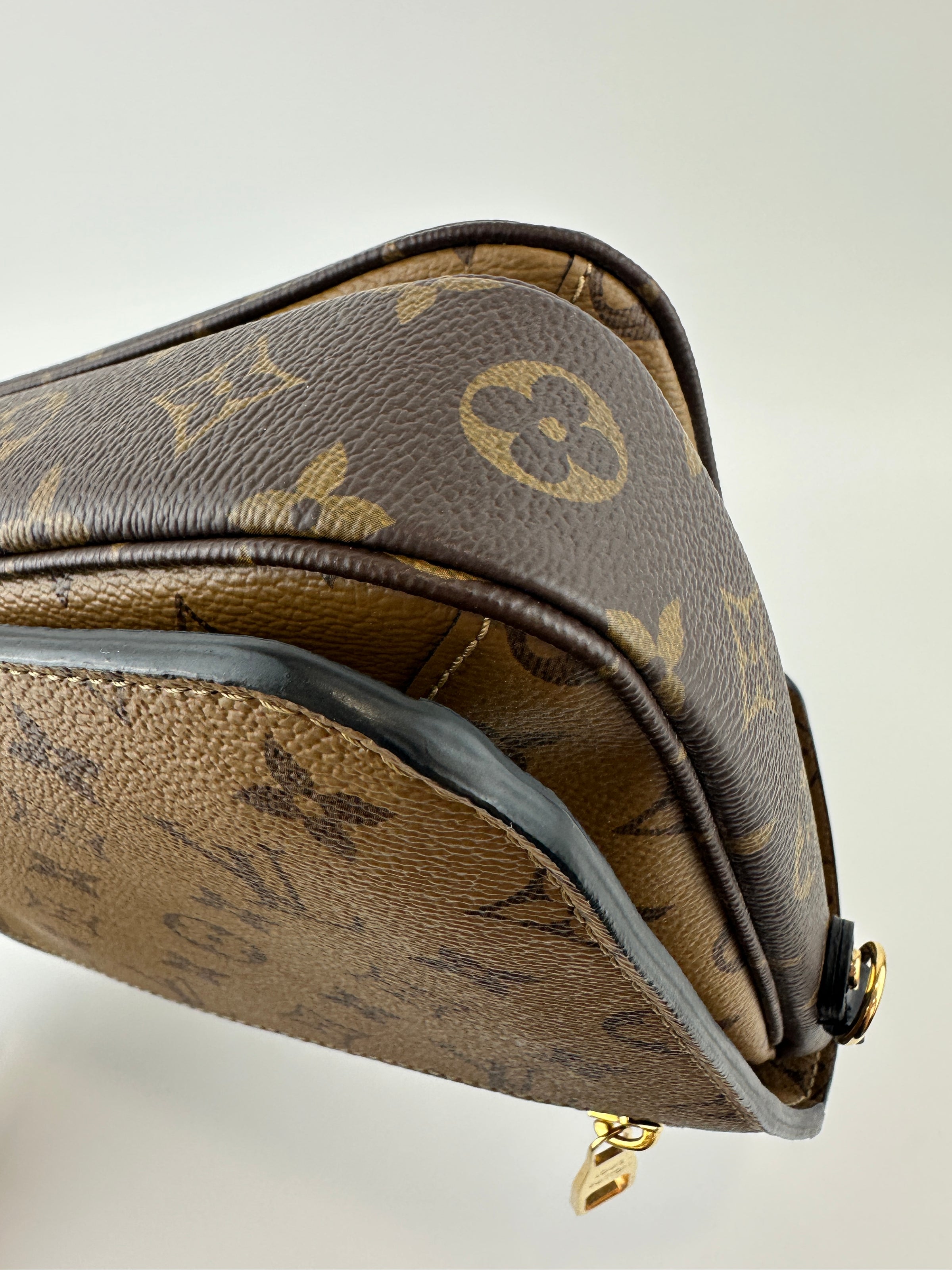 M44876 Pochette Metis Reverse Monogram (RFID)