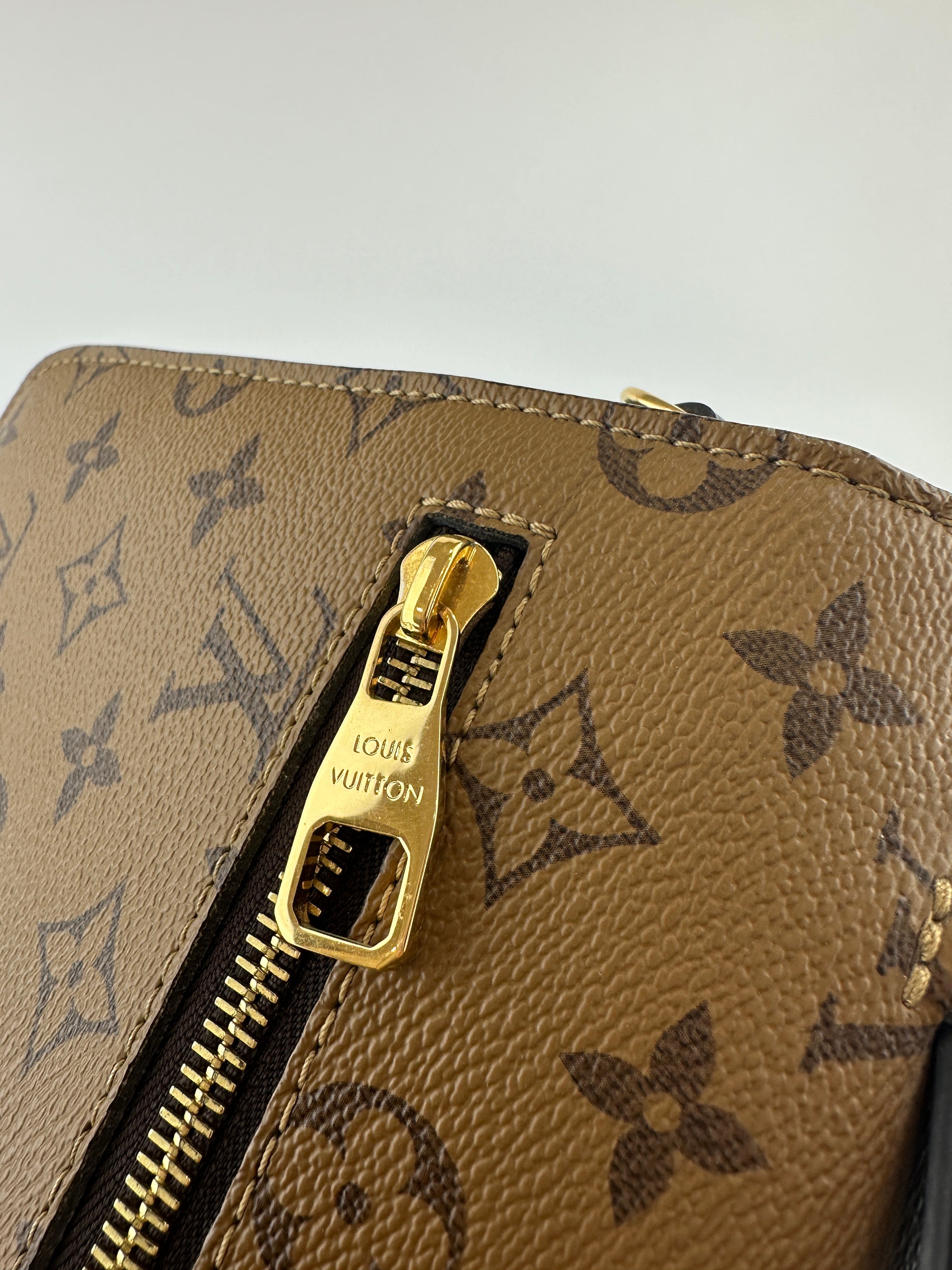 M44876 Pochette Metis Reverse Monogram (RFID)