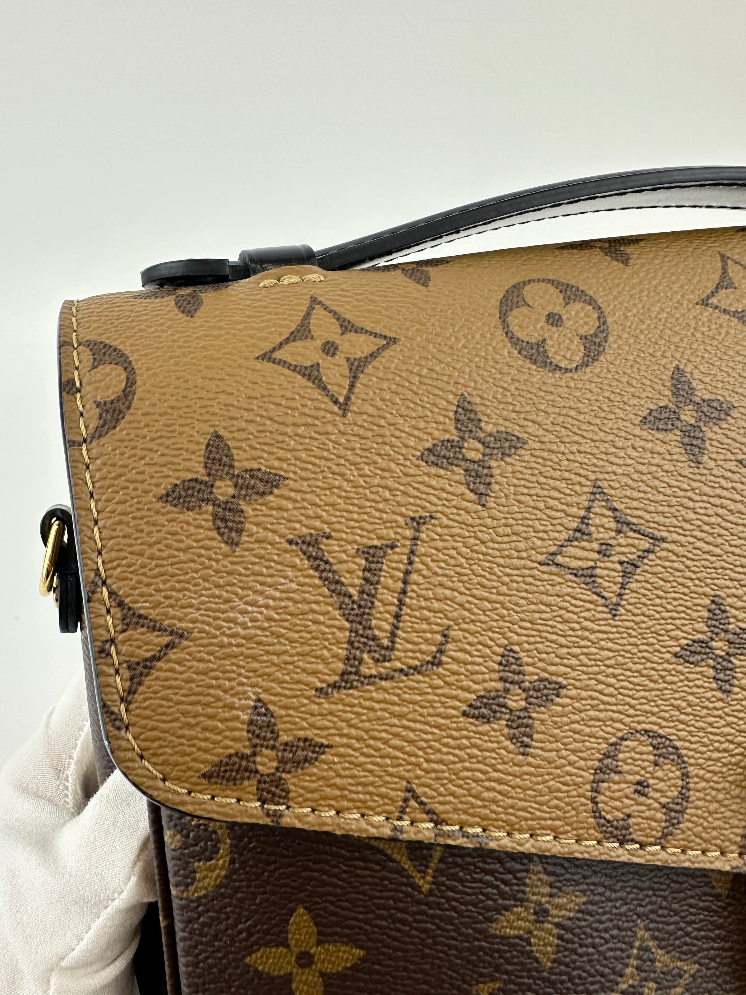 M44876 Pochette Metis Reverse Monogram (RFID)