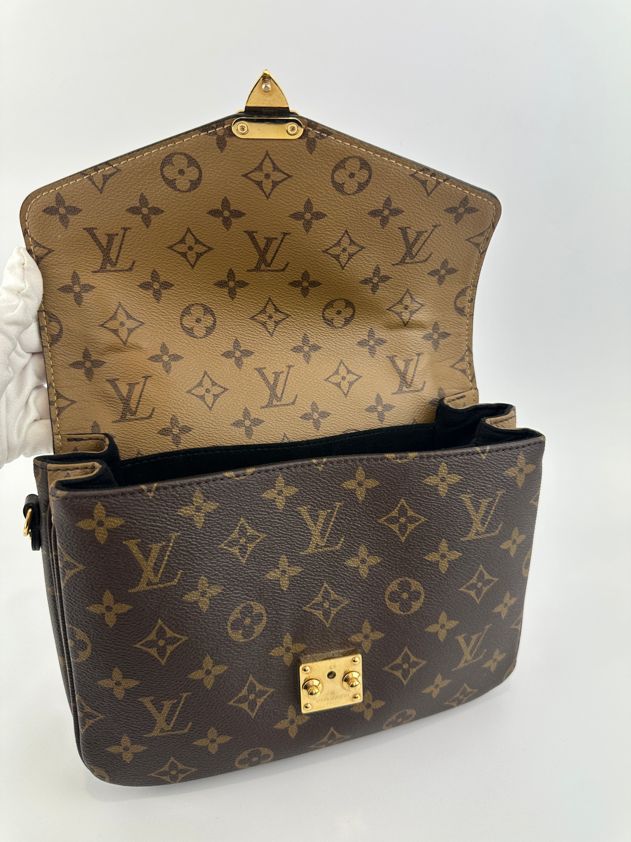 M44876 Pochette Metis Reverse Monogram (RFID)