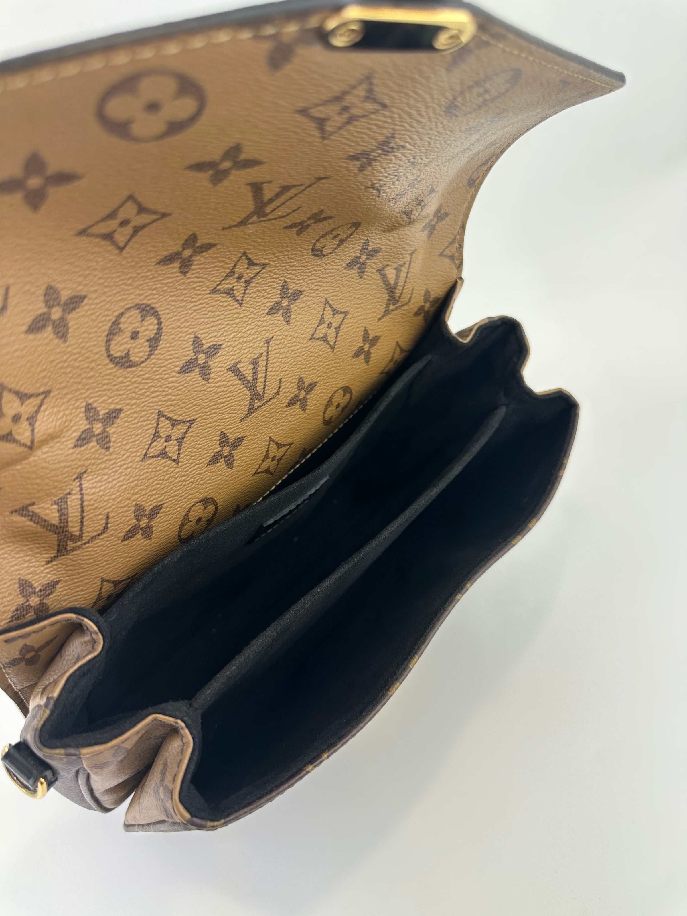 M44876 Pochette Metis Reverse Monogram (RFID)