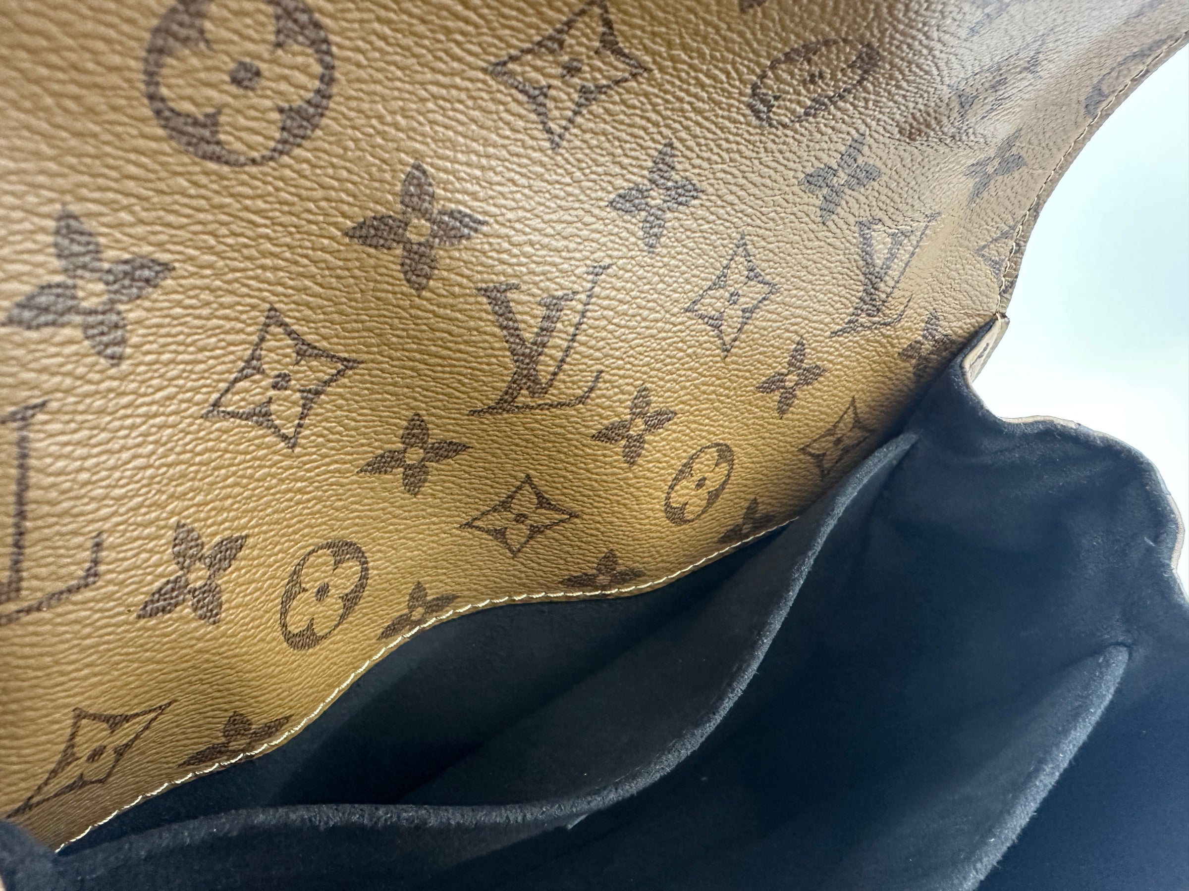 M44876 Pochette Metis Reverse Monogram (RFID)