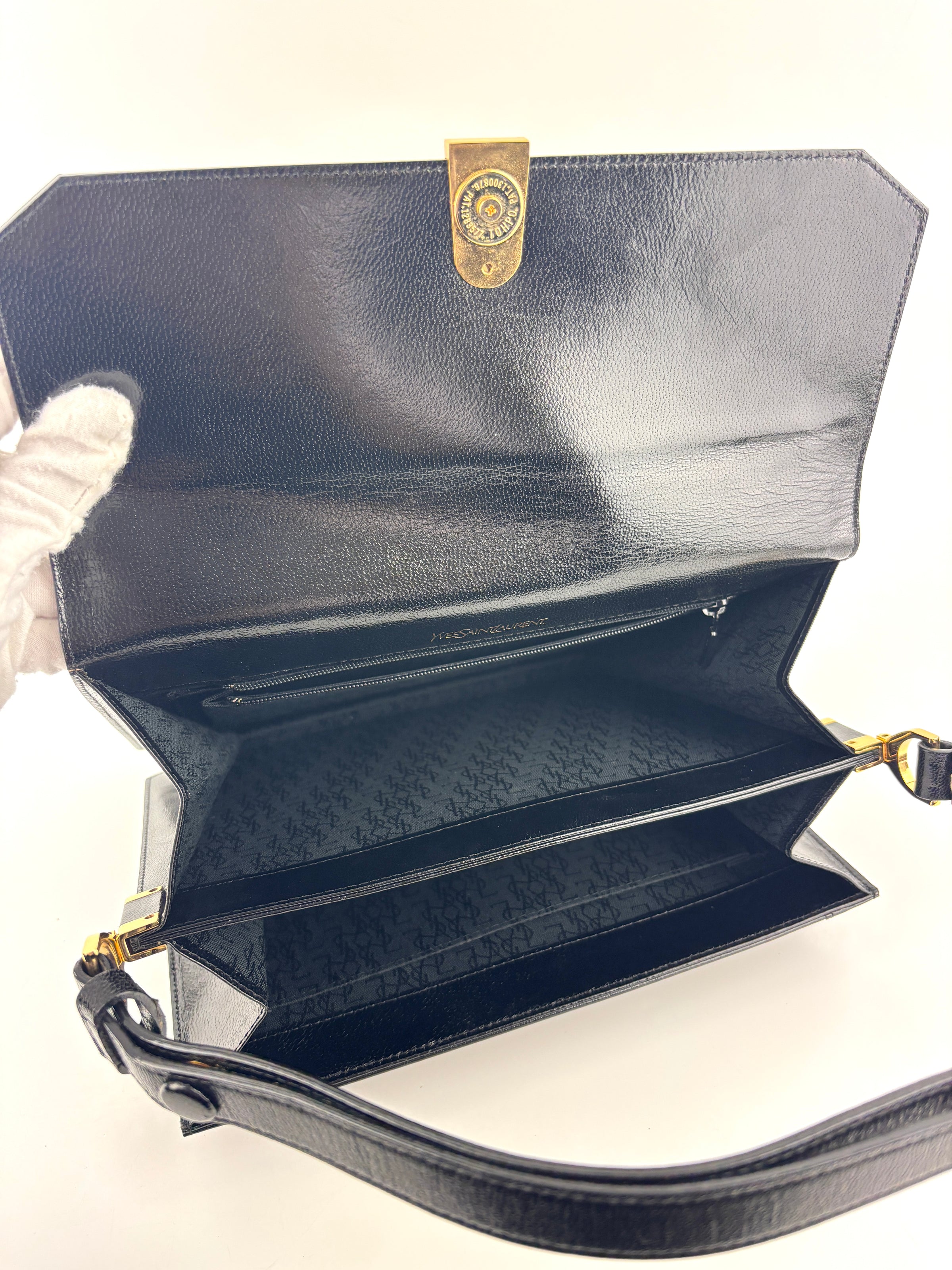Vintage Embossed Lizard Leather Shoulder Bag in Black GHW - Glampot