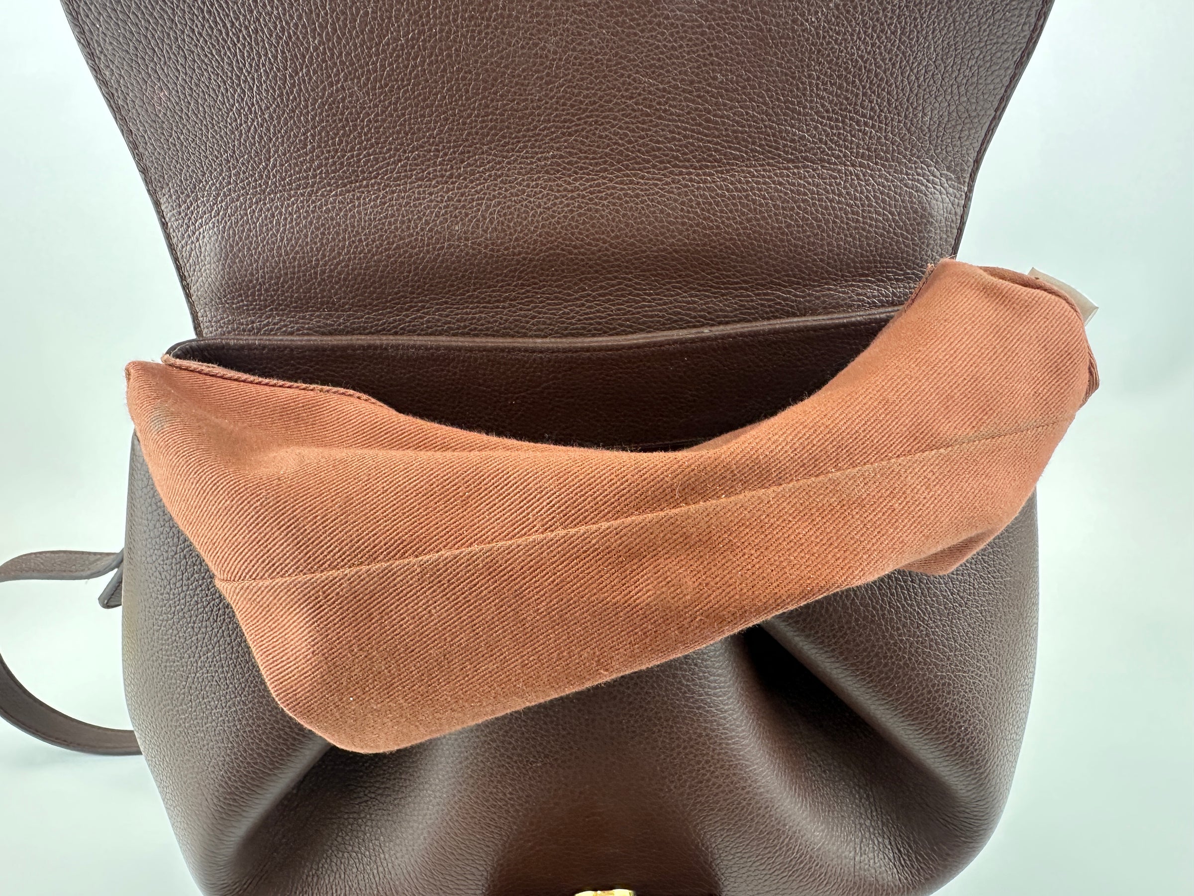 Numero Un Textured Sandalwood Leather Bag