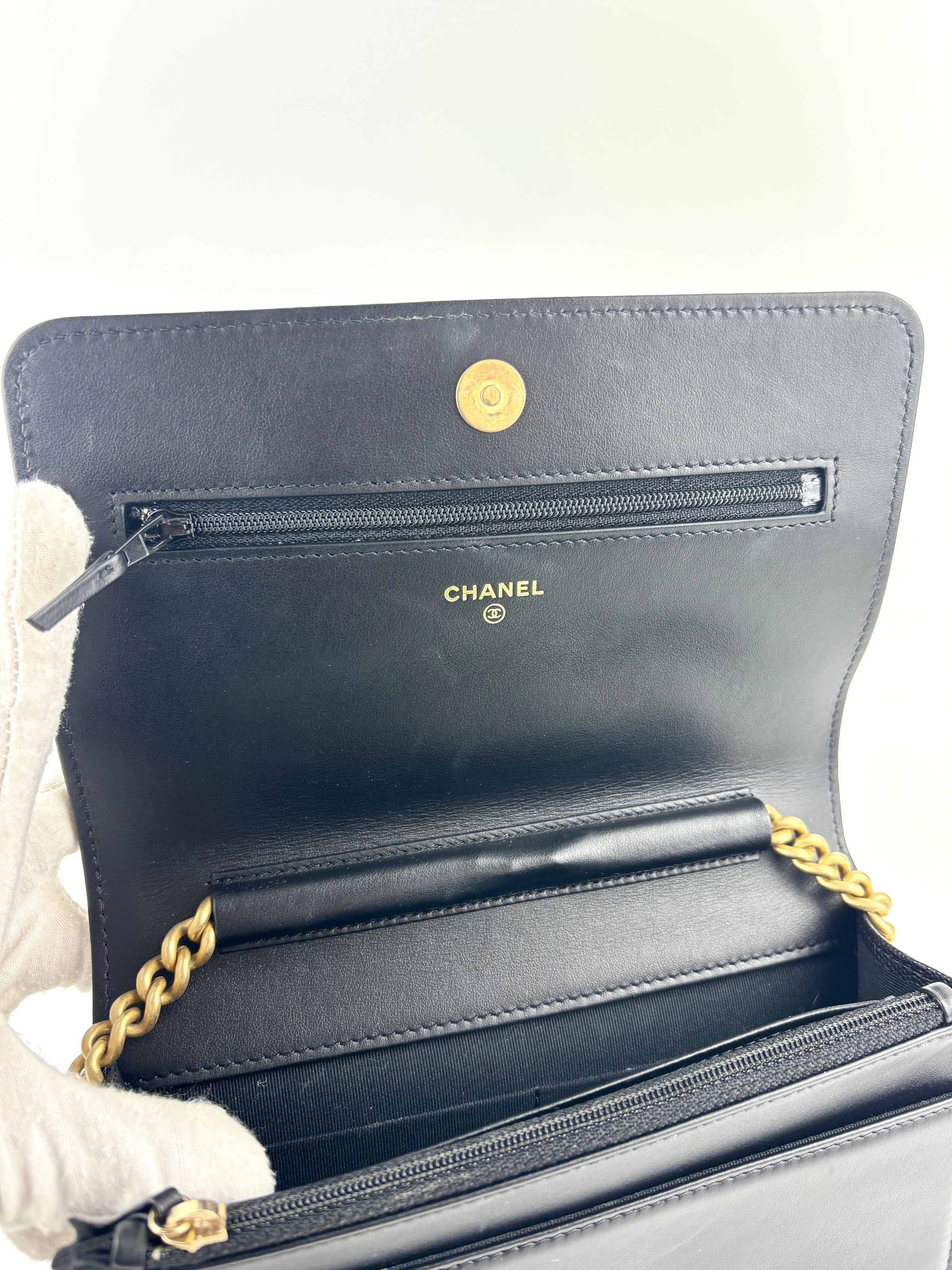 Boy Wallet On Chain Black Caviar GHW AP1117 - Glampot
