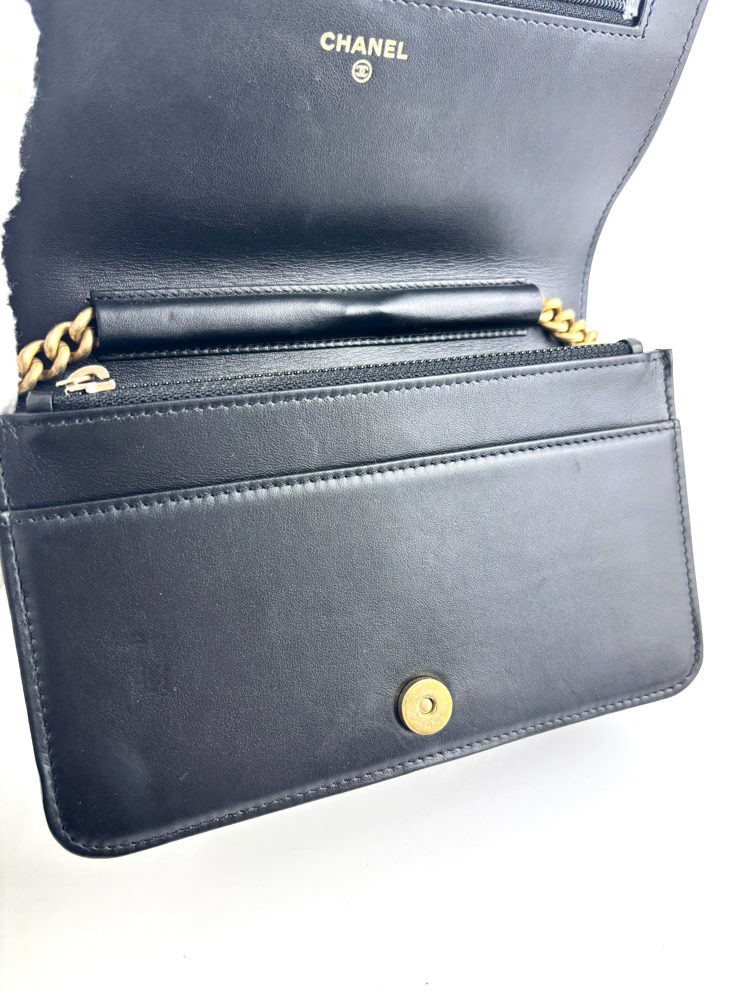 Boy Wallet On Chain Black Caviar GHW AP1117 - Glampot