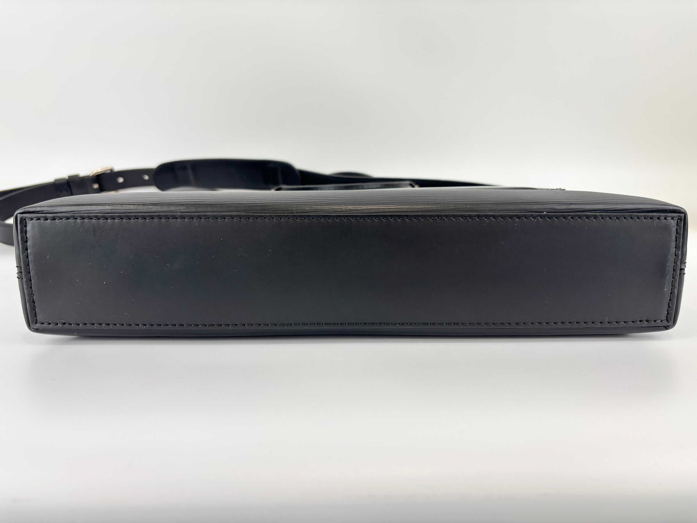 Brooks Epi Leather Tote Bag Black