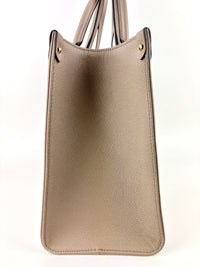 M45494 OnTheGo MM Bicolor Monogram Empreinte Leather Tourterelle / Crème - Glampot