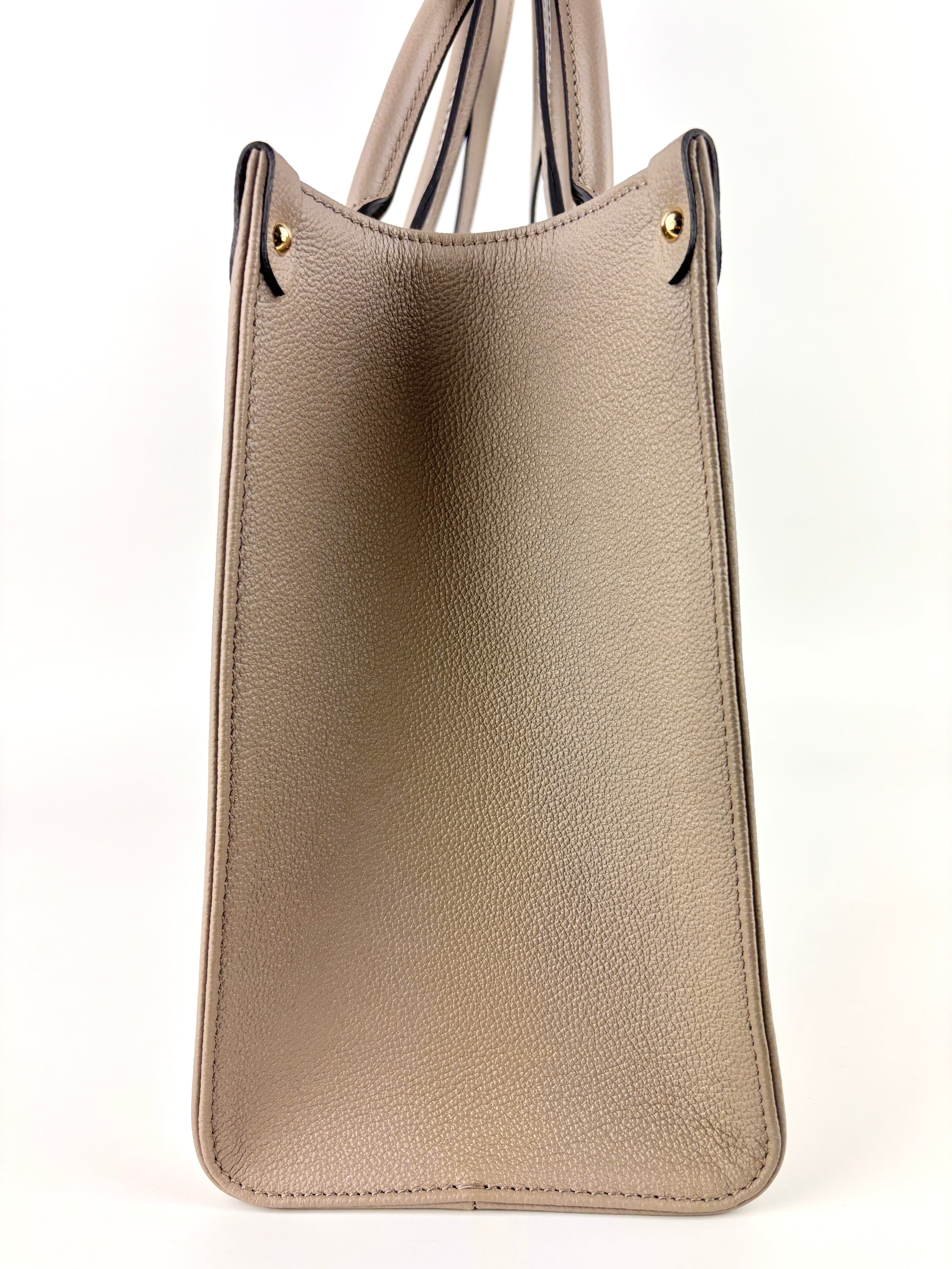 M45494 OnTheGo MM Bicolor Monogram Empreinte Leather Tourterelle / Crème - Glampot