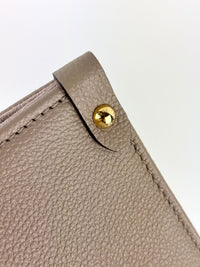 M45494 OnTheGo MM Bicolor Monogram Empreinte Leather Tourterelle / Crème - Glampot
