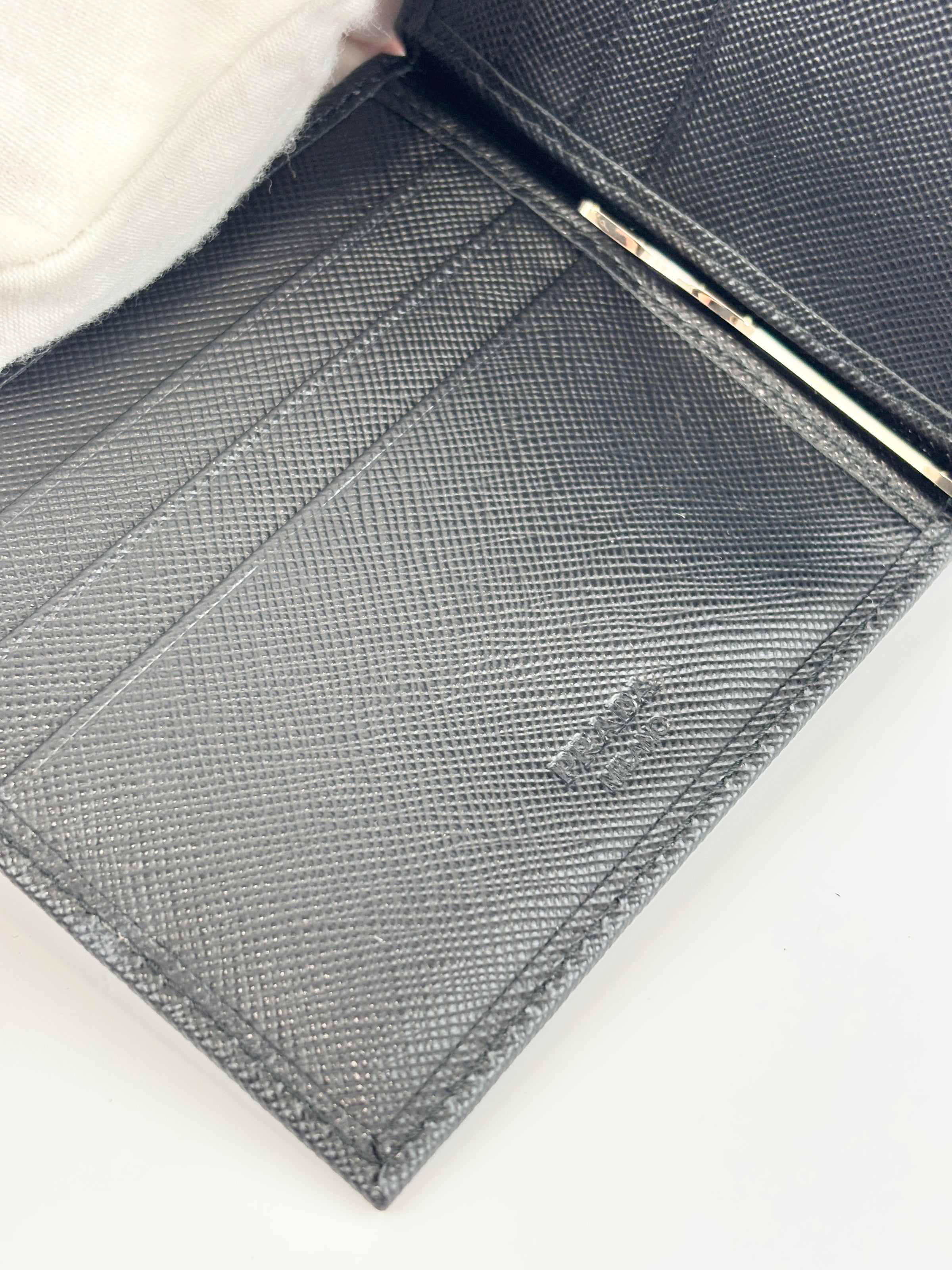 2M1077 Saffiano Leather Bill Wallet