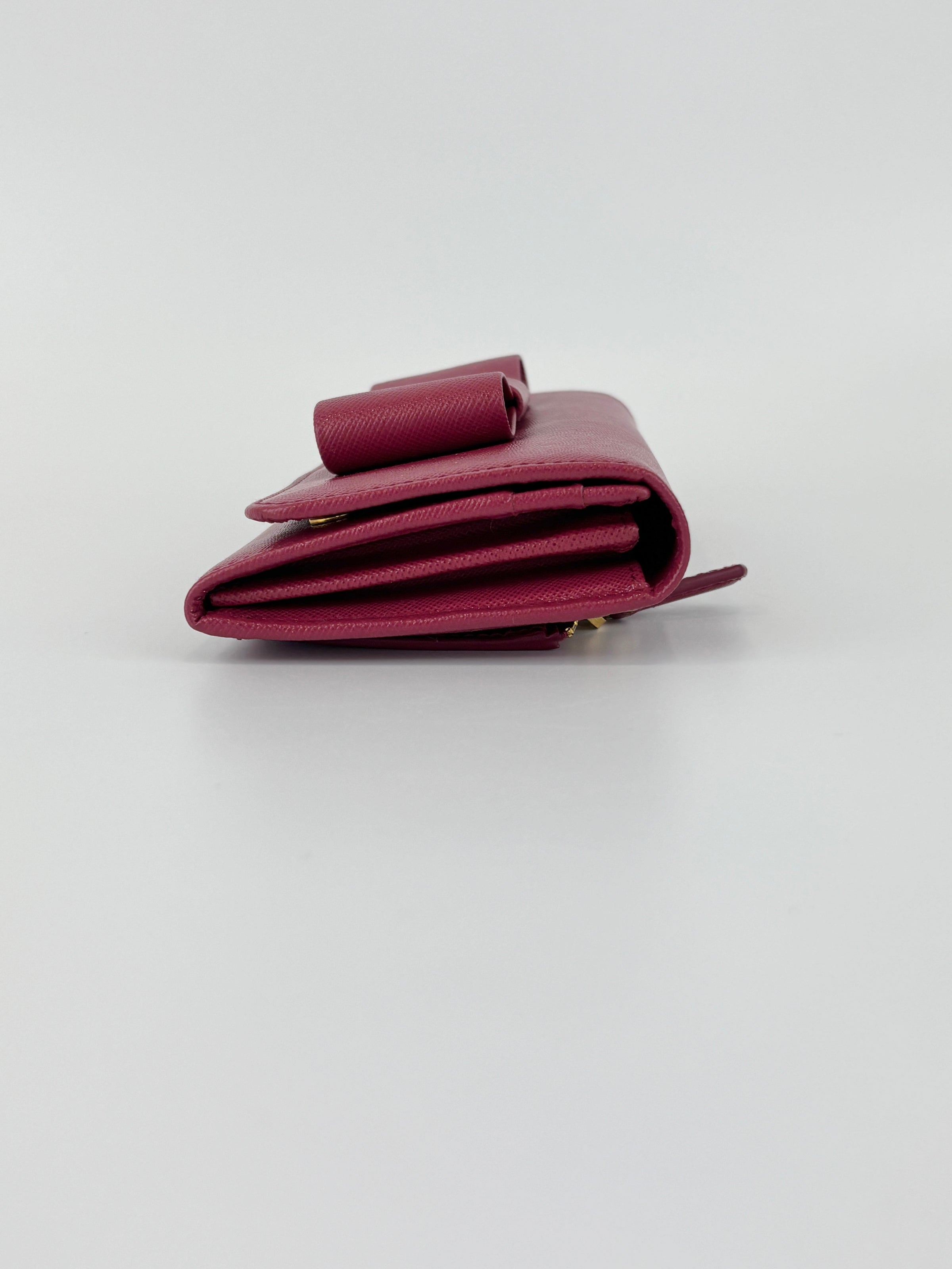 1M1132 Saffiano Fuoco Ibisco Bow Continental Wallet