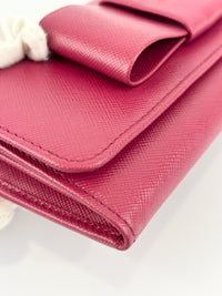 1M1132 Saffiano Fuoco Ibisco Bow Continental Wallet