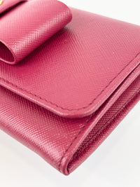 1M1132 Saffiano Fuoco Ibisco Bow Continental Wallet