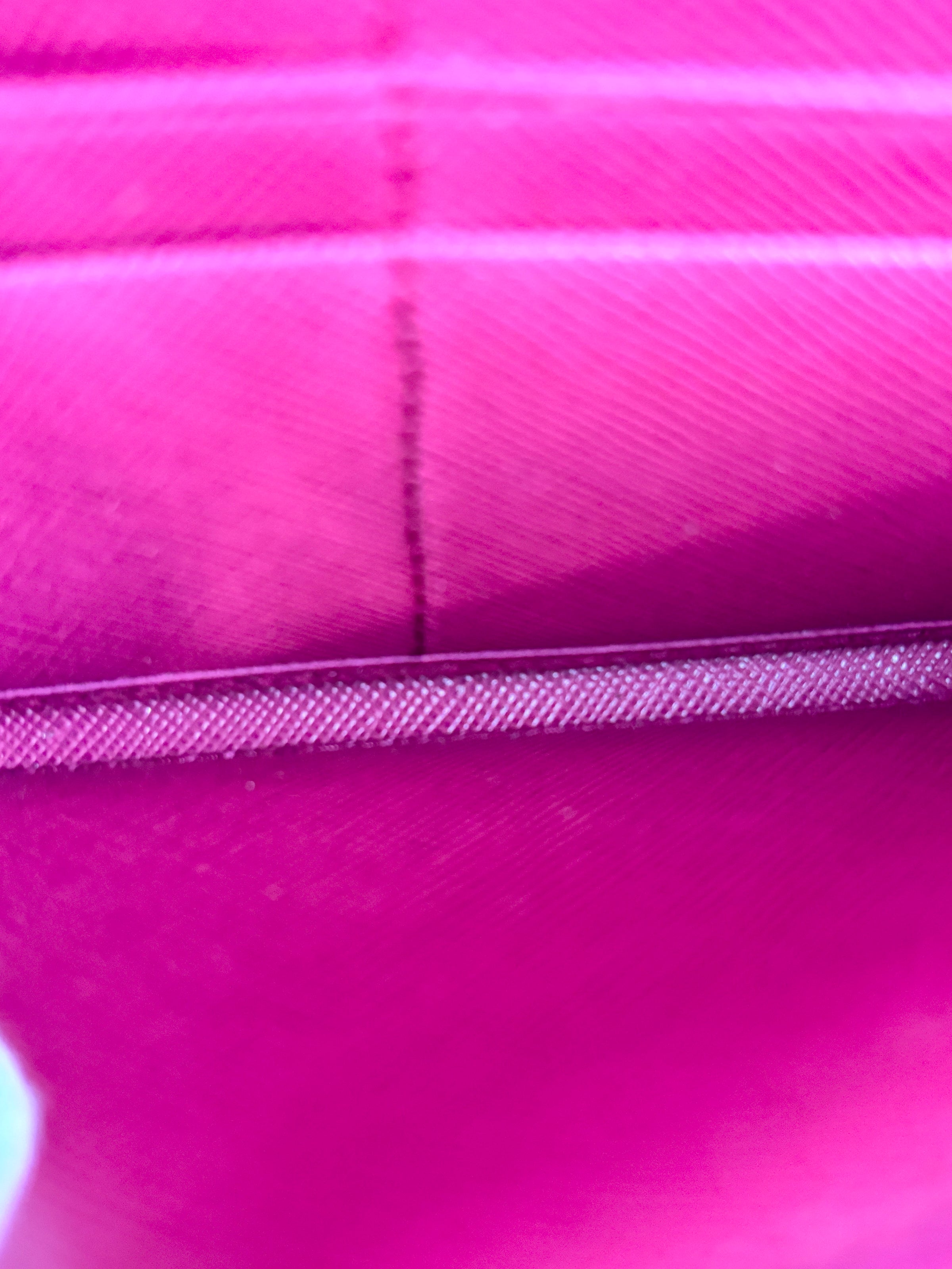1M1132 Saffiano Fuoco Ibisco Bow Continental Wallet