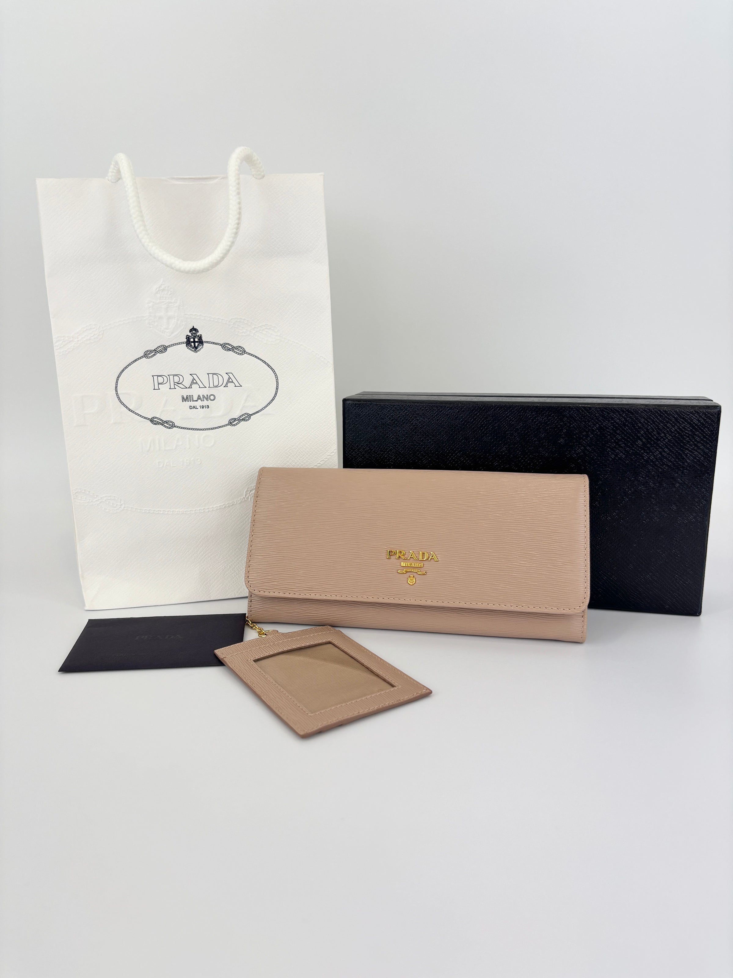 1M1132 Cammeo Vitello Move Leather Continental Wallet