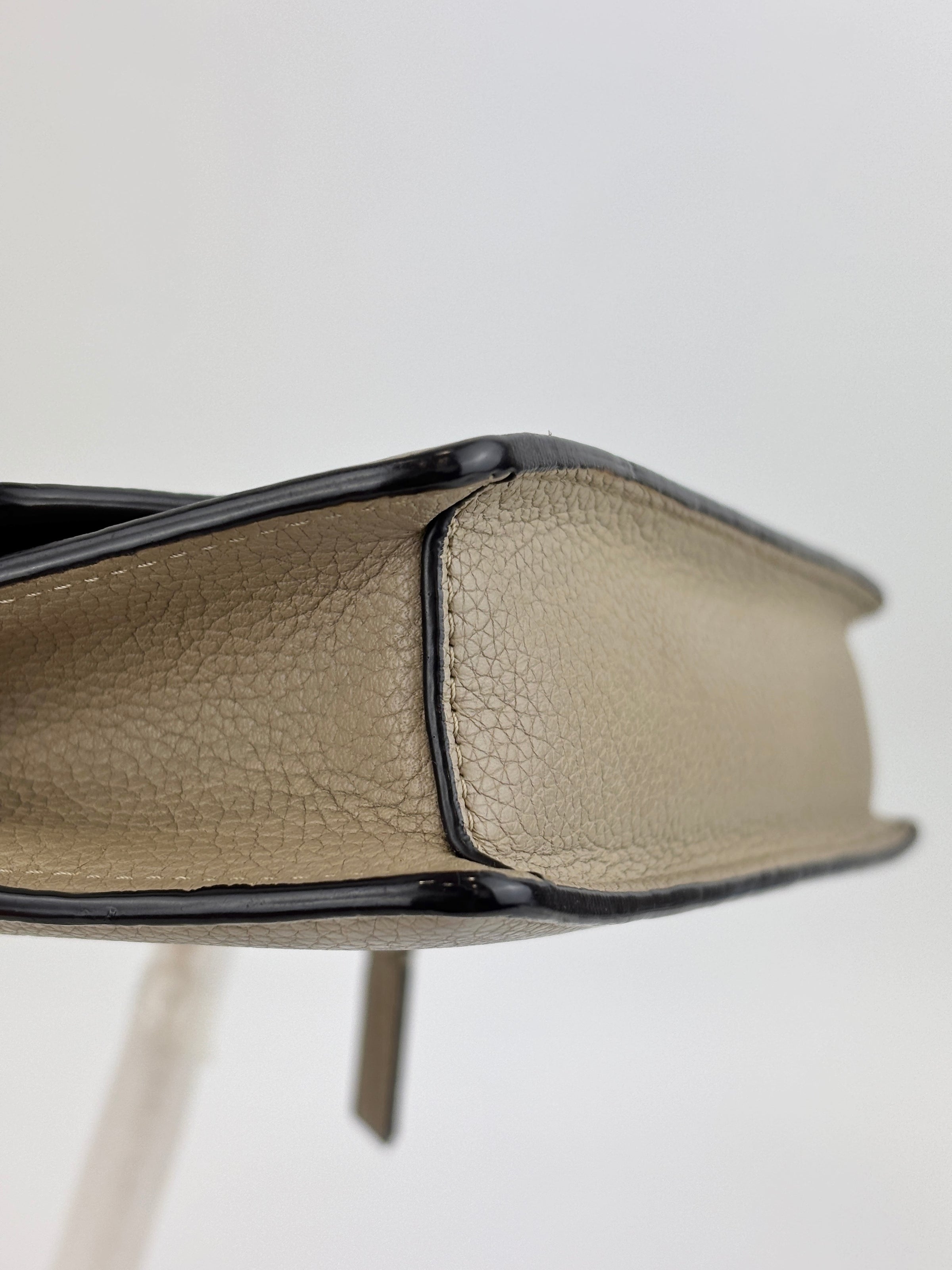 Small Darley Classic Grain in Dune Crossbody Bag - Glampot