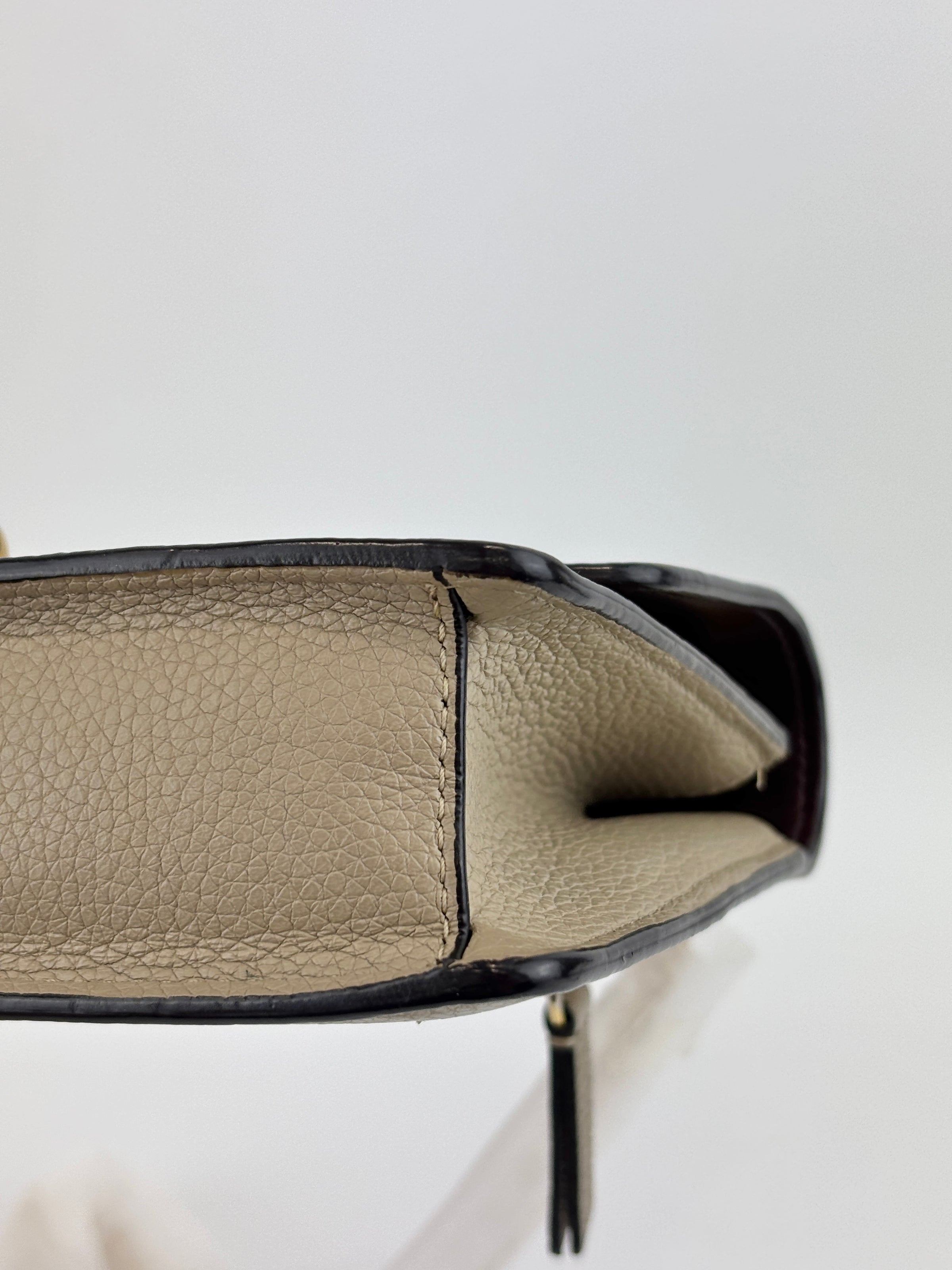 Small Darley Classic Grain in Dune Crossbody Bag - Glampot