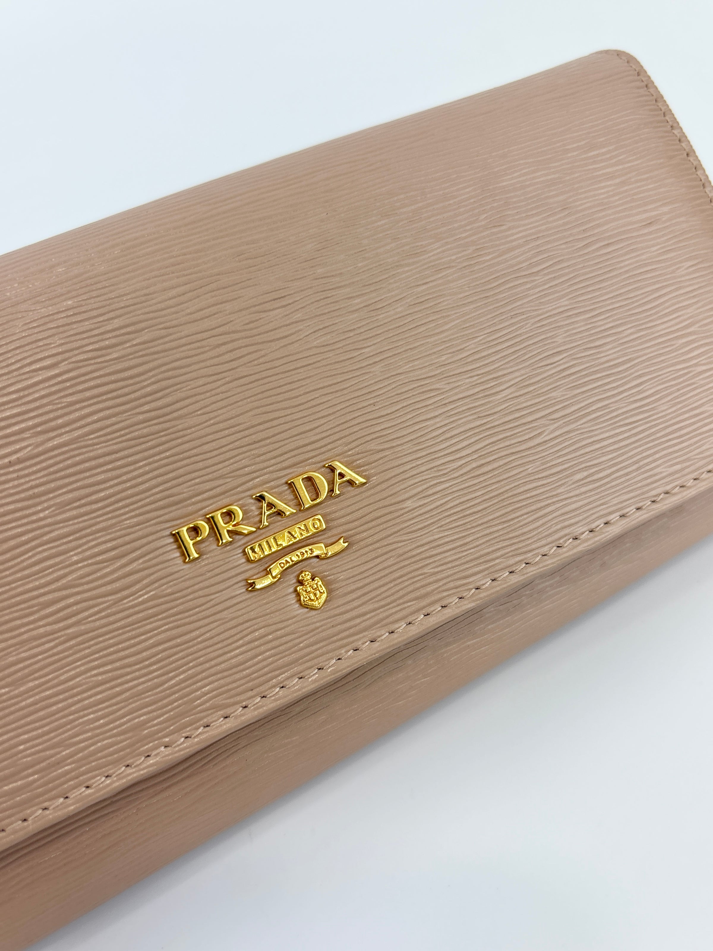 1M1132 Cammeo Vitello Move Leather Continental Wallet
