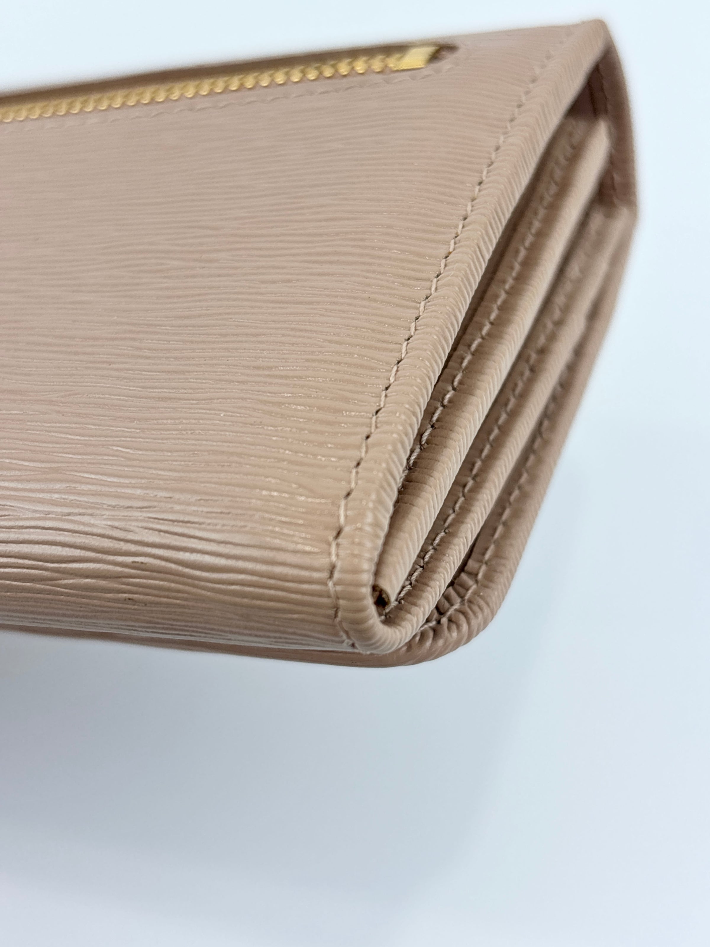 1M1132 Cammeo Vitello Move Leather Continental Wallet