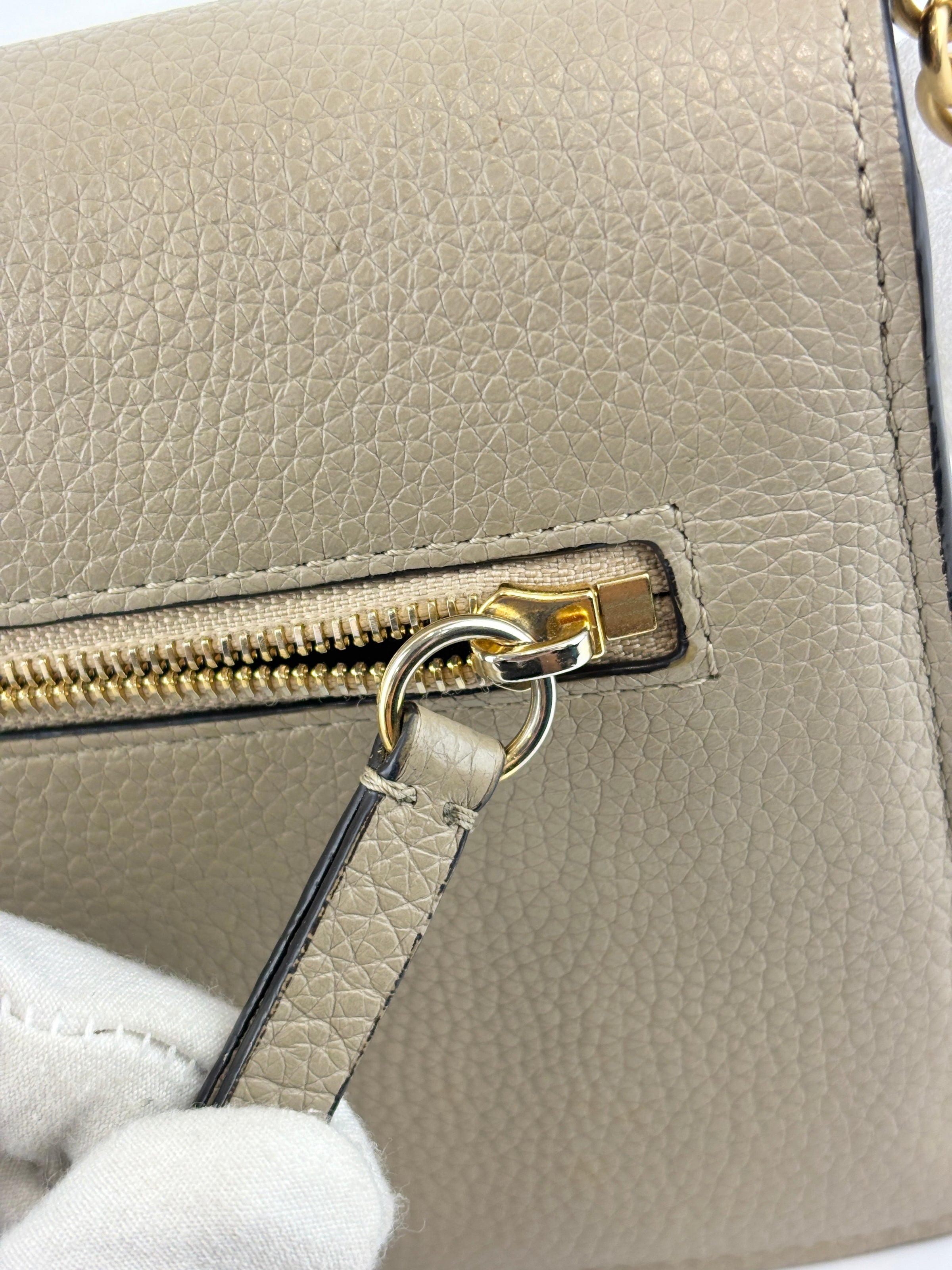 Small Darley Classic Grain in Dune Crossbody Bag - Glampot