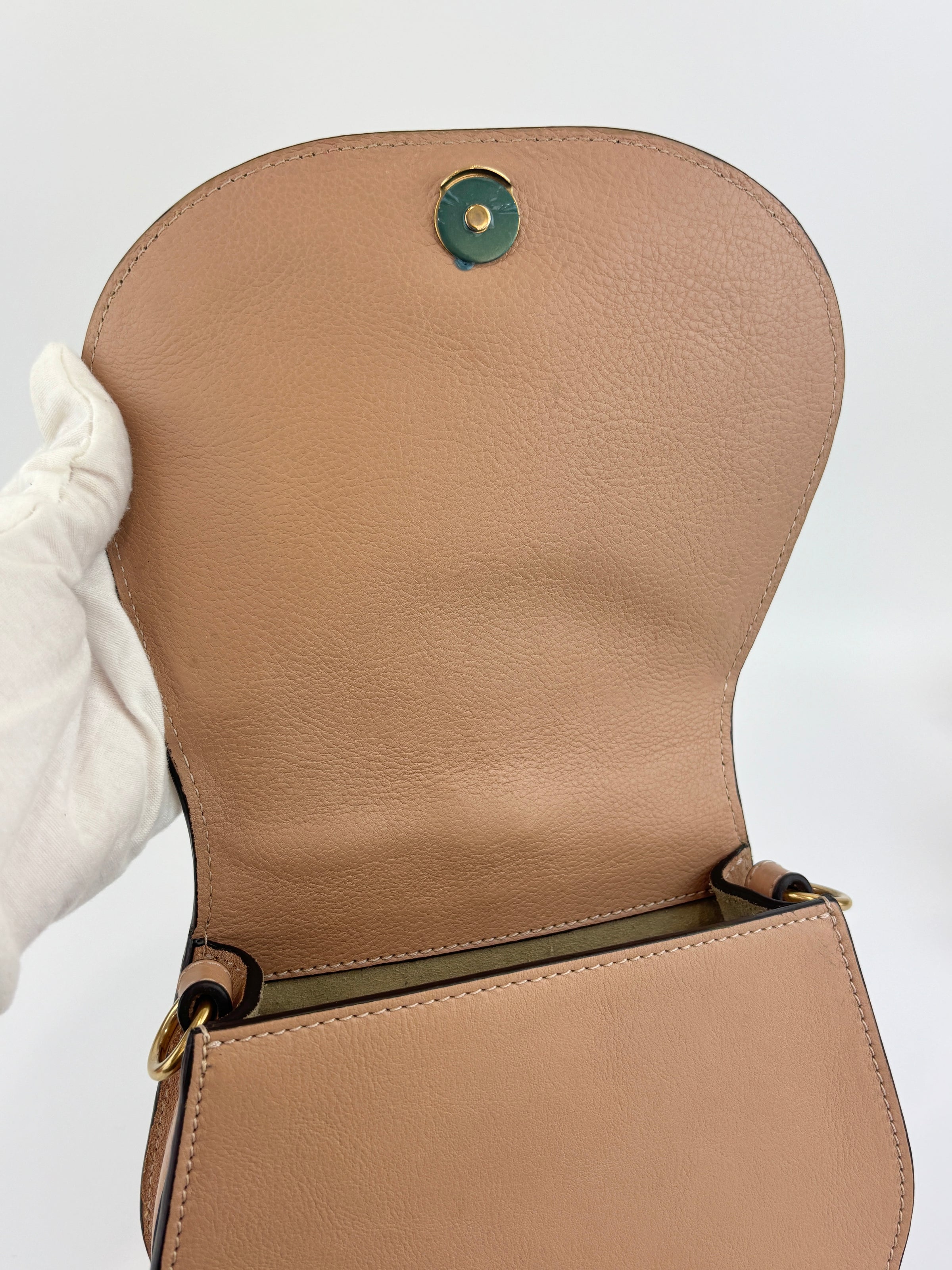 Small Nile Bracelet Bag Biscotti Beige
