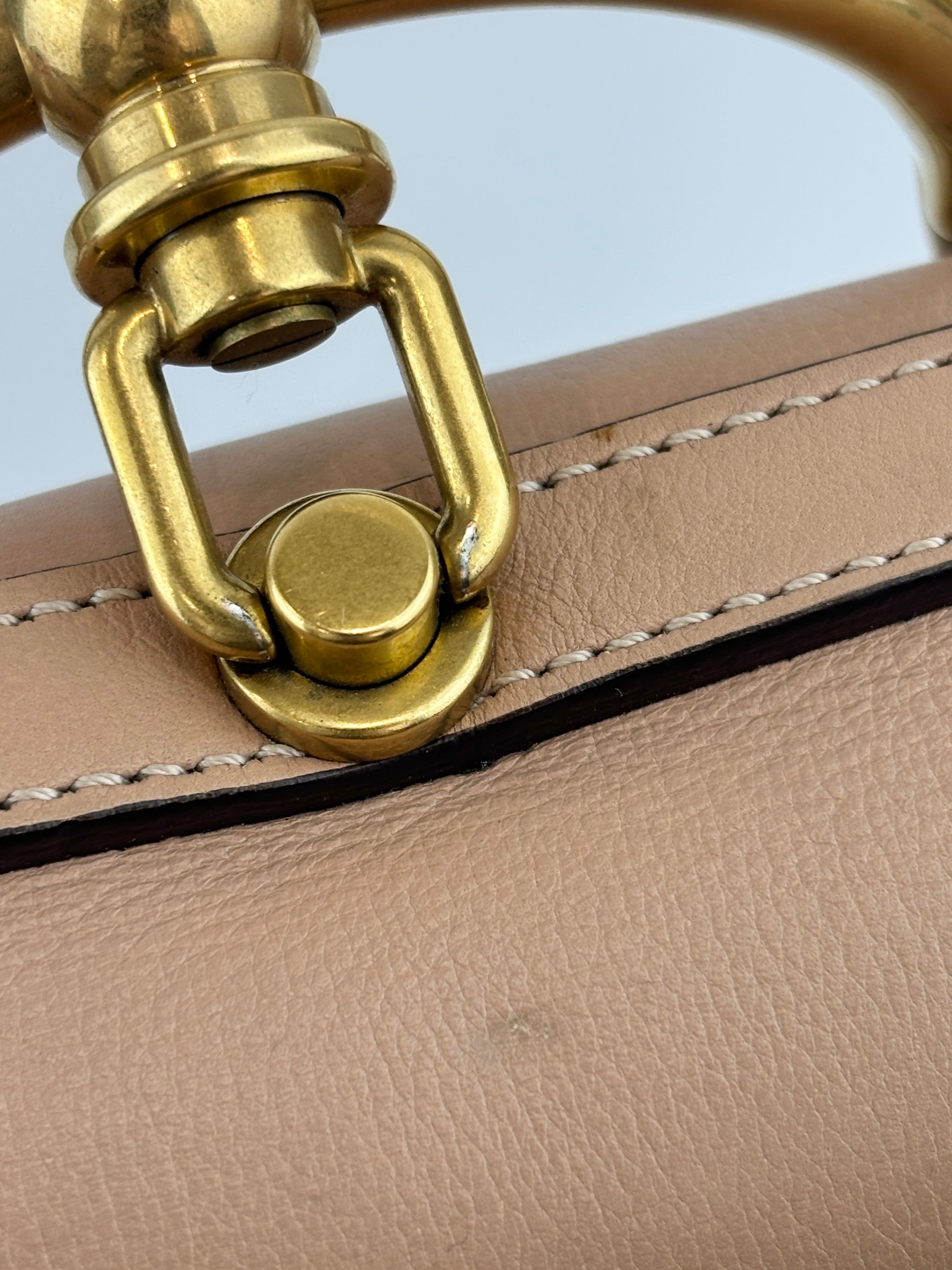 Small Nile Bracelet Bag Biscotti Beige
