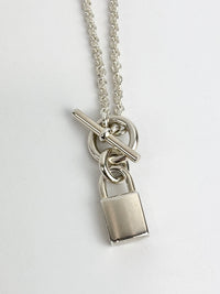 Kelly Cadenas Pendant Necklace - Glampot