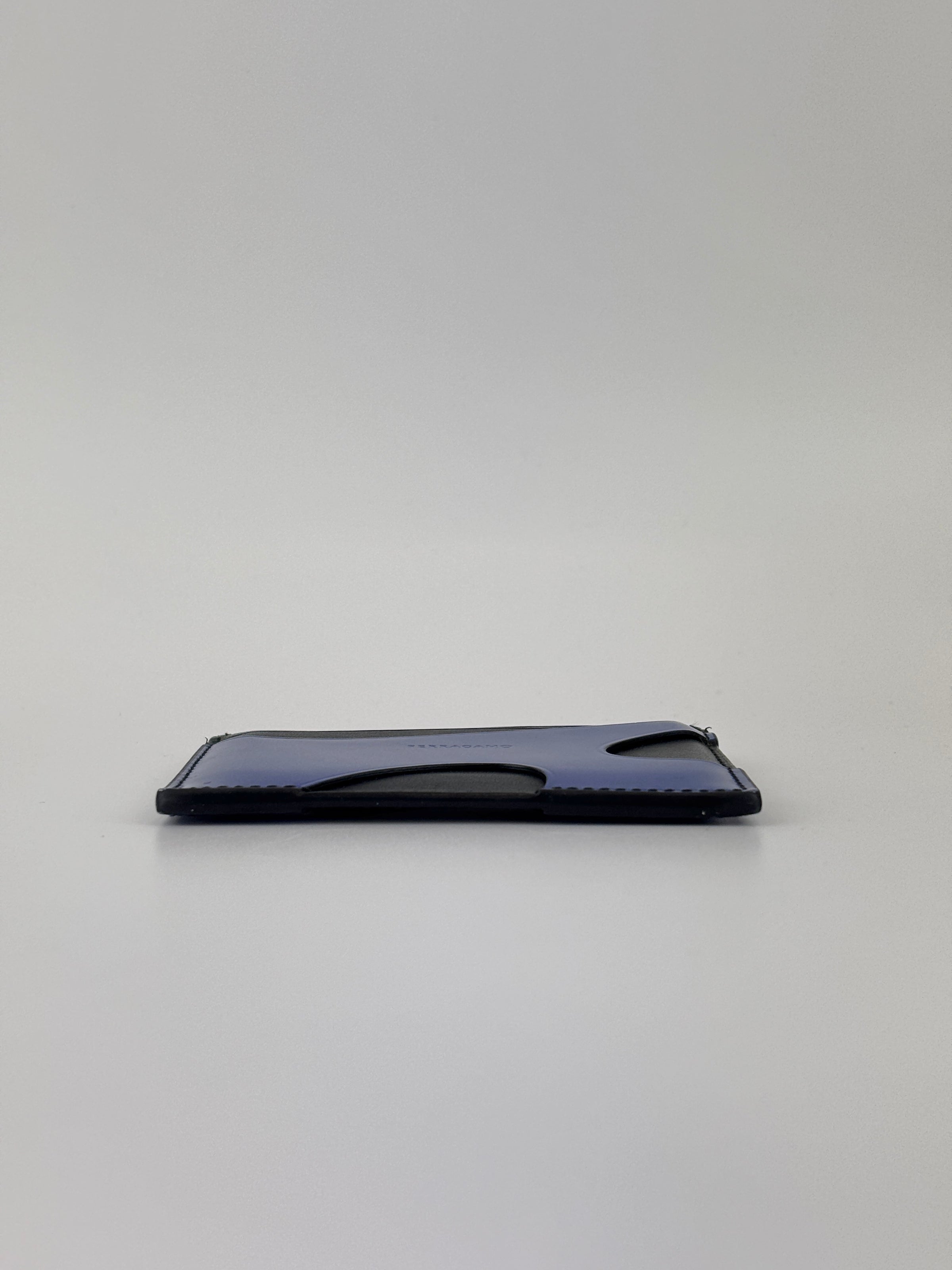 Cut-Out Detail Card Holder Black Calfskin / Blue Patent