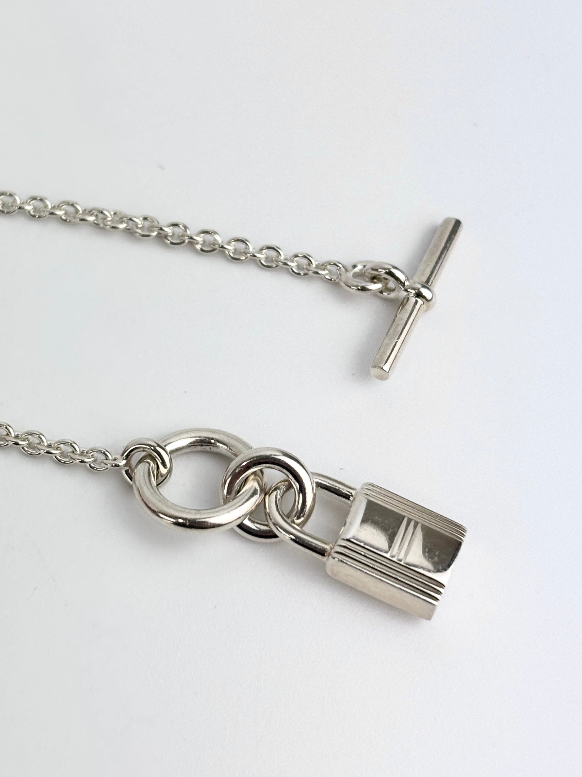 Kelly Cadenas Pendant Necklace - Glampot