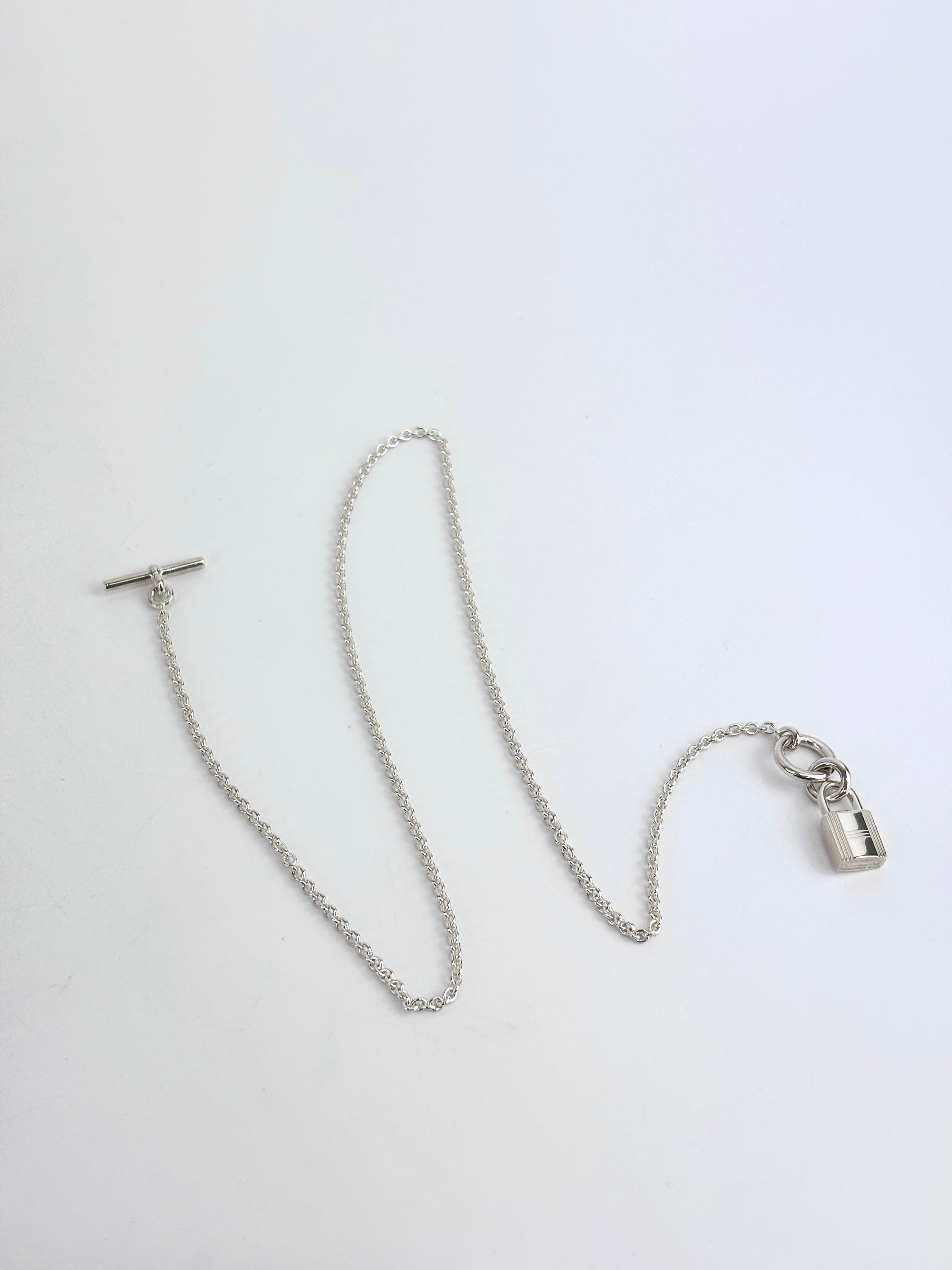 Kelly Cadenas Pendant Necklace - Glampot