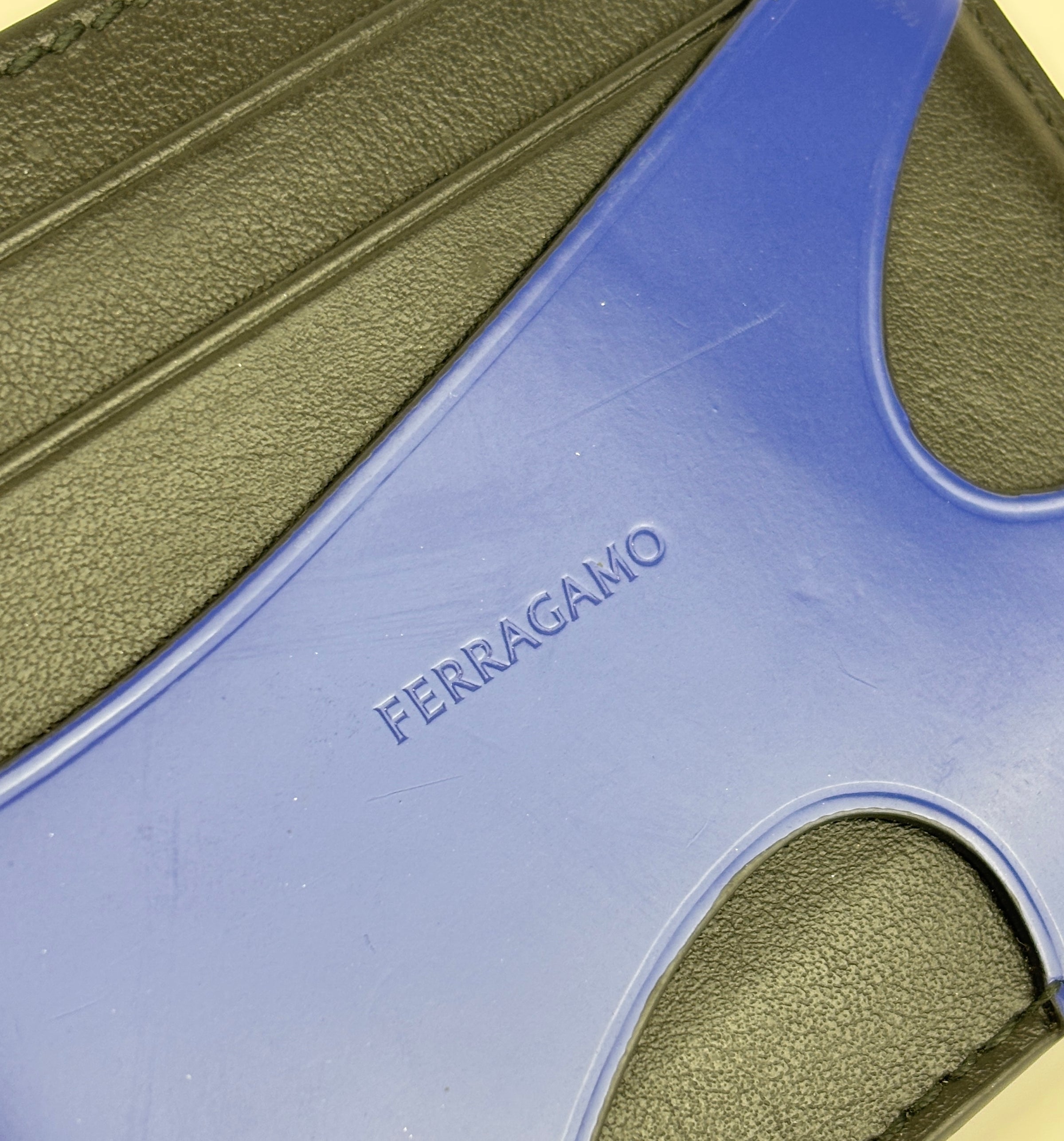 Cut-Out Detail Card Holder Black Calfskin / Blue Patent
