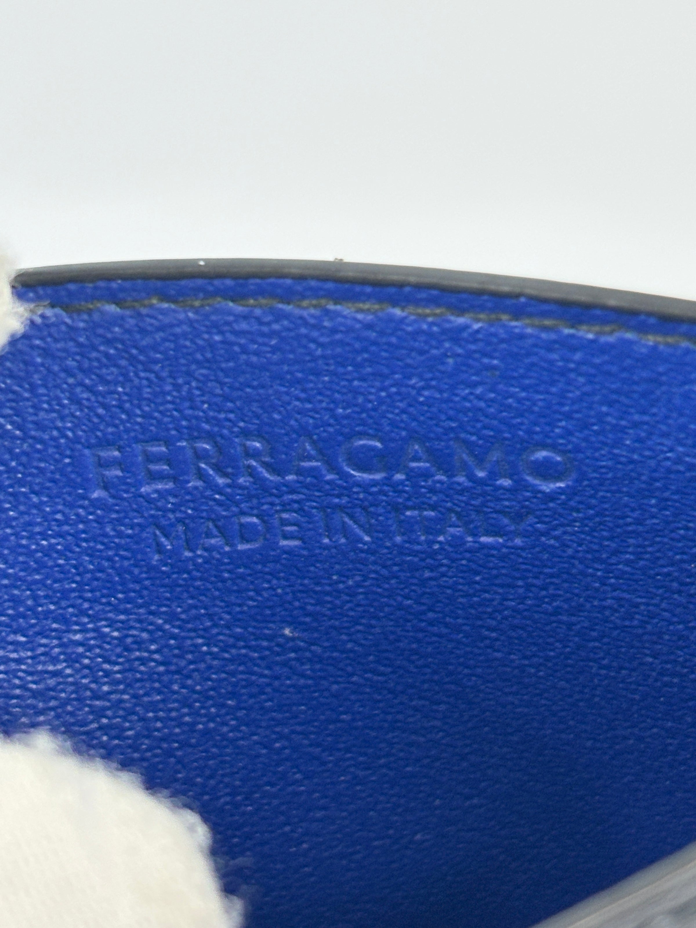 Cut-Out Detail Card Holder Black Calfskin / Blue Patent