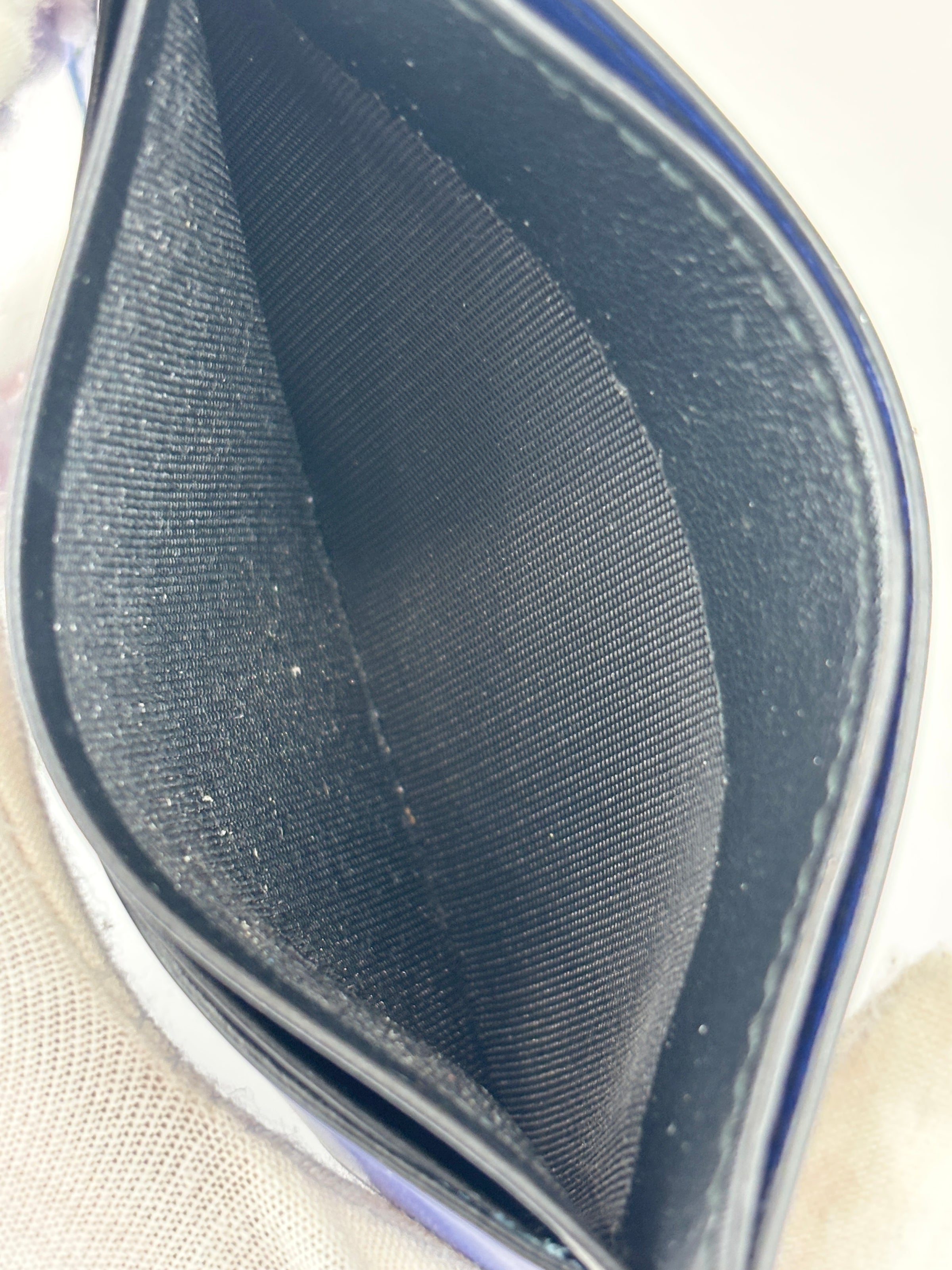 Cut-Out Detail Card Holder Black Calfskin / Blue Patent