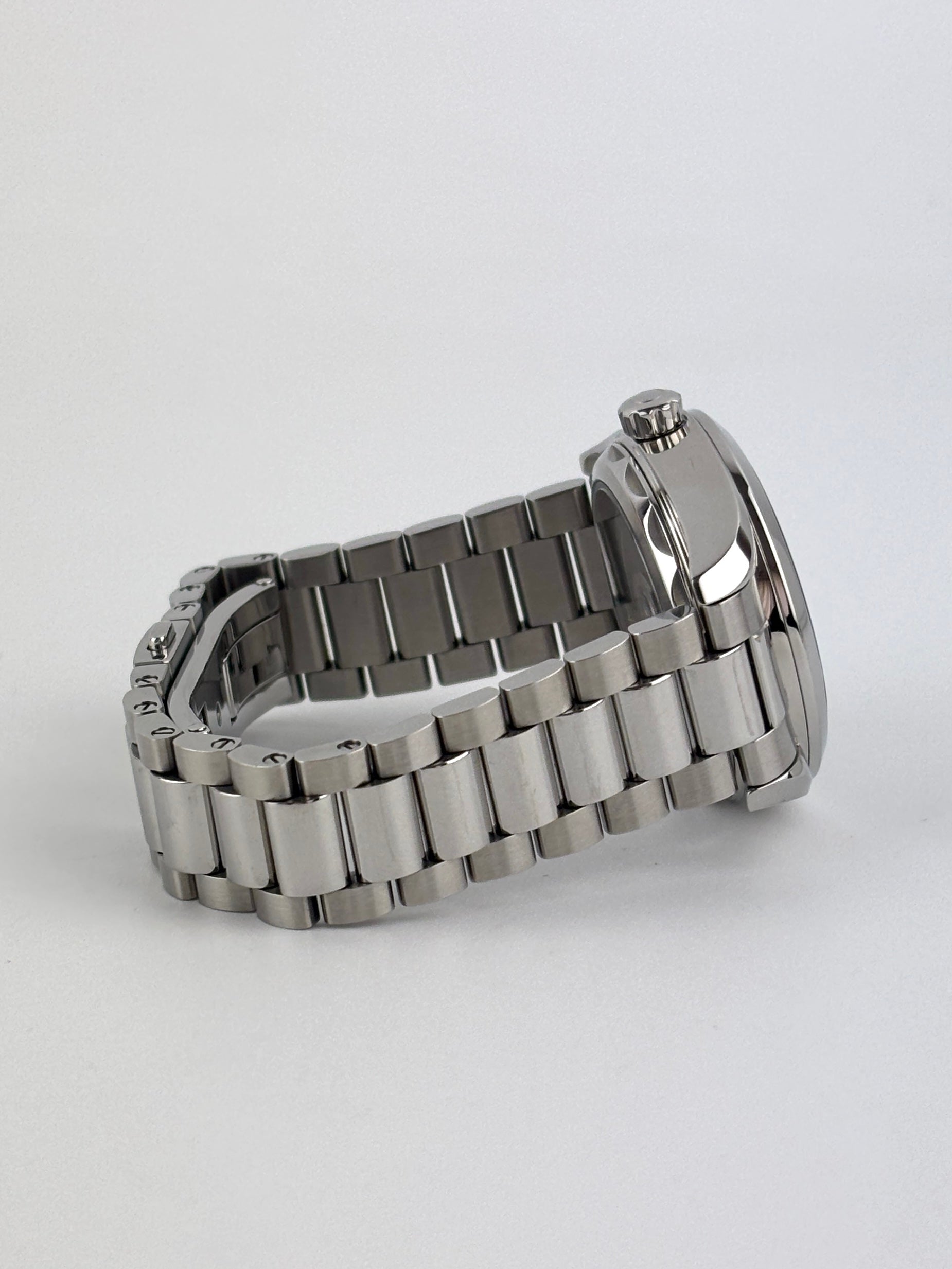 Seamaster Aqua Terra Shades 34mm Steel on Steel in Sandstone